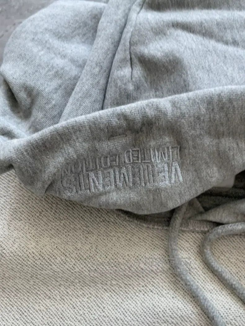 Vetements Vetements Reversed Sweatshirt Size US S / EU 44-46 / 1 - 4 Thumbnail