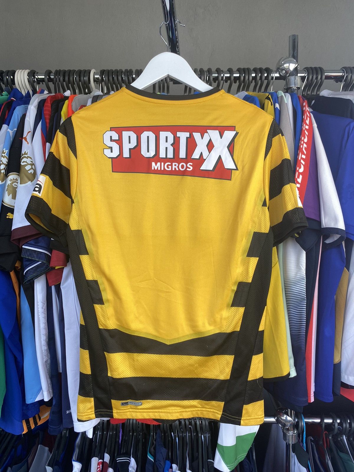 Puma 2008/09 PUMA YOUNG BOYS HOME SOCCER FOOTBALL JERSEY SHIRT Size US XS / EU 42 / 0 - 2 Thumbnail