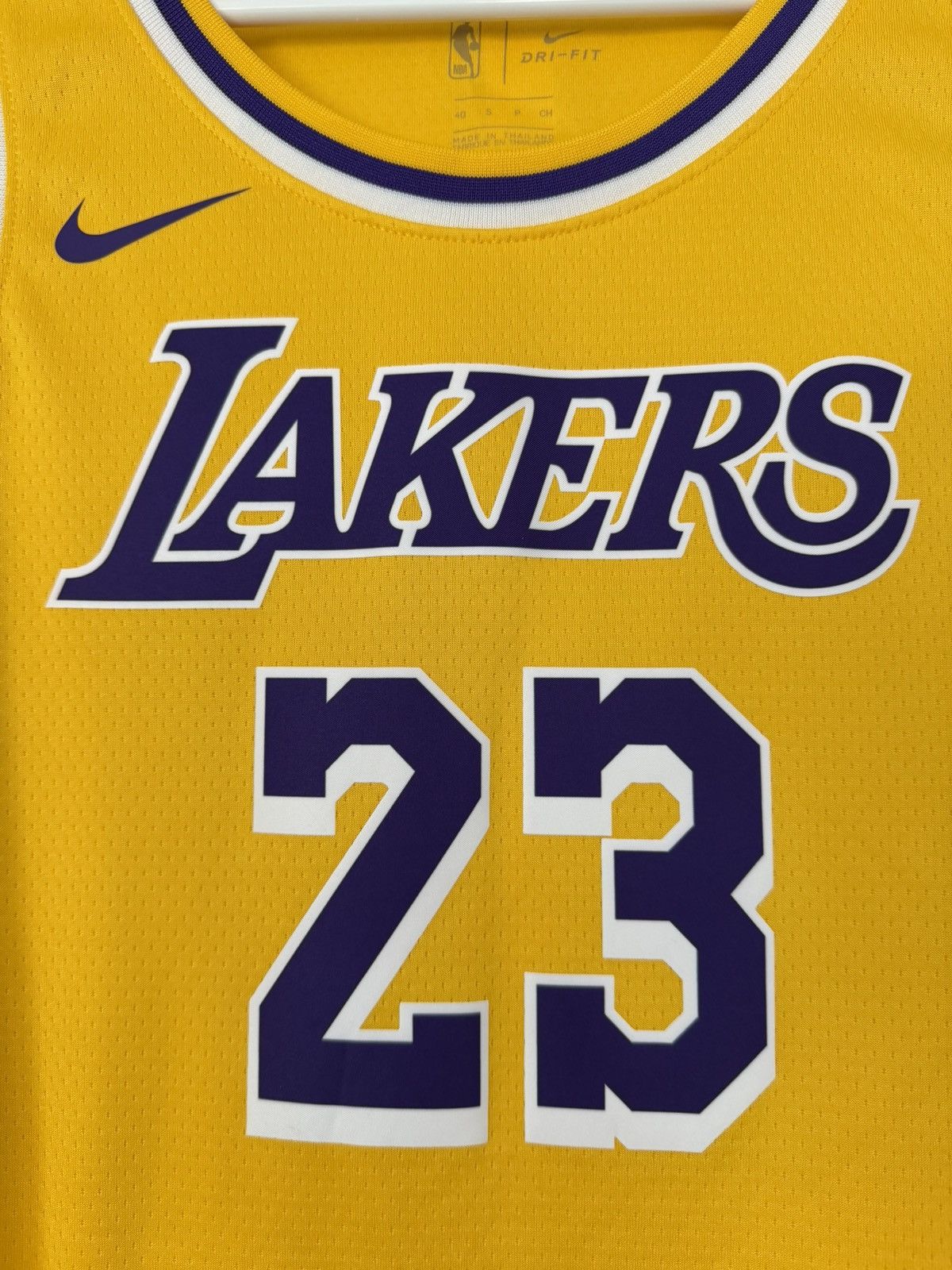 Nike NIKE LOS ANGELES LAKERS LEBRON JAMES JERSEY 23 SWINGMAN ICON Size US S / EU 44-46 / 1 - 3 Thumbnail