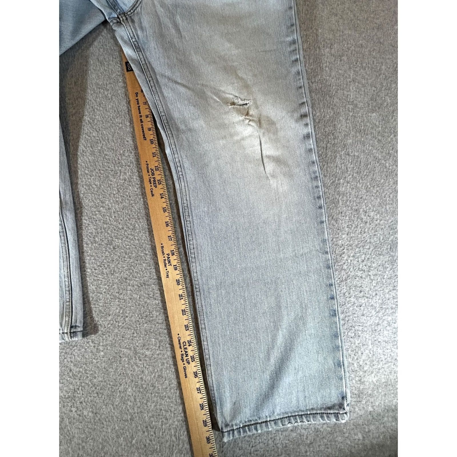 Levi's Levis 550 Jeans Mens 34x30 Relaxed Light Blue Denim Distressed Pockets 5-Pocket Zip Fly Vintage No Mens Size US 34 / EU 50 - 6 Thumbnail