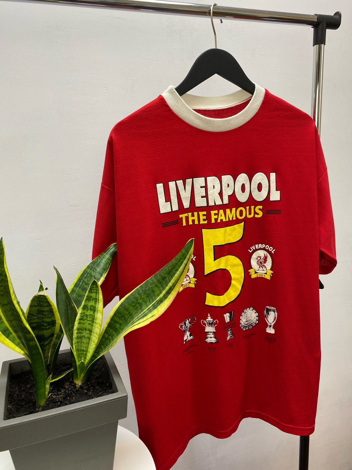 Vintage Vintage Liverpool 2001 Famous 5 Cup Winner T-Shirt Jersey Size US XL / EU 56 / 4 - 3 Thumbnail