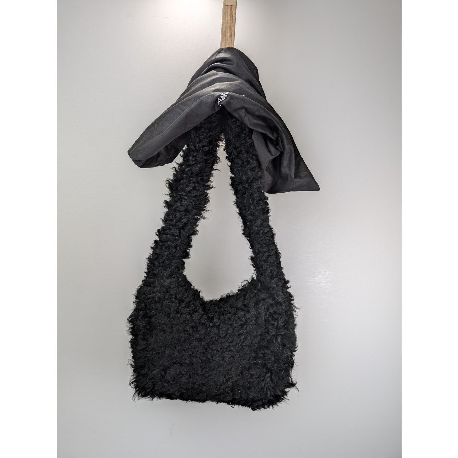 Saint Laurent Paris o1rshd1 Size: OS / Men Shaggy Crossbody Bag in Black Size ONE SIZE - 12 Thumbnail