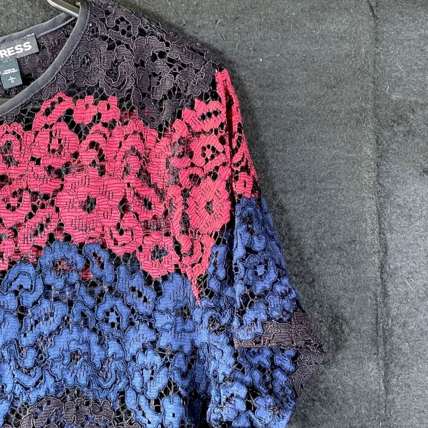 Express Express Blouse Red Black Blue Floral Crochet Short Sleeve Round Neck L Womens Size L / US 10 / IT 46 - 5 Thumbnail