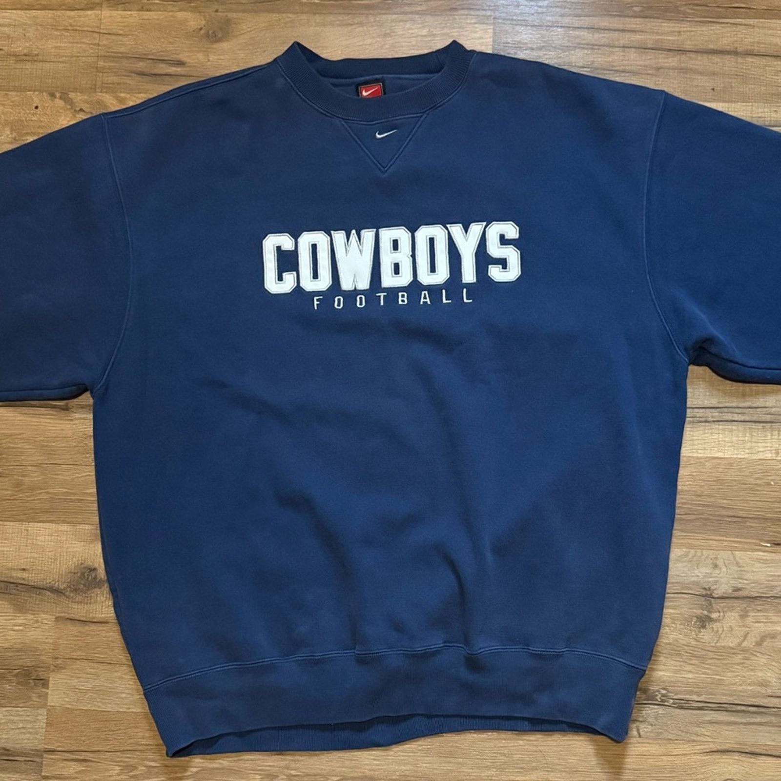 Nike 90s Nike Team Cowboys NFL Center Swoosh Crewneck Sweatshirt Size US L / EU 52-54 / 3 - 2 Thumbnail