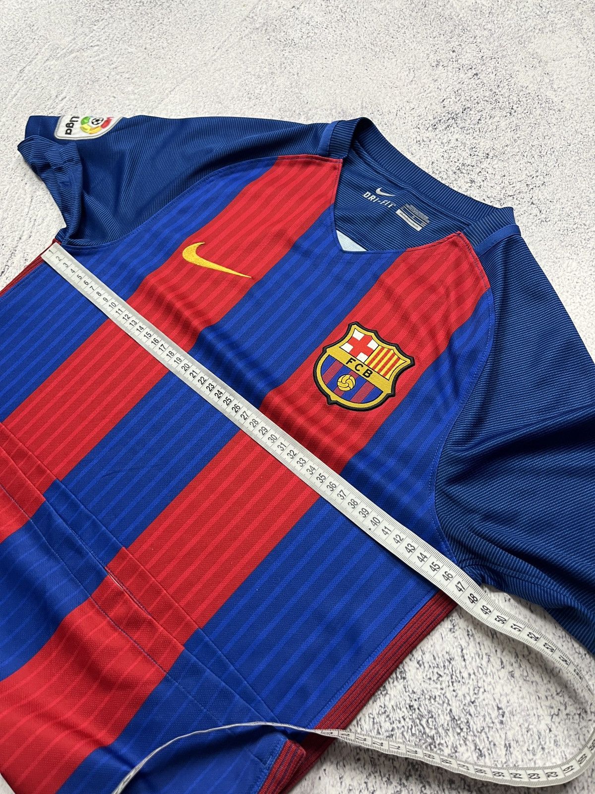 Nike Nike Barcelona 2016/2017 Home Soccer Jersey Football Shirt Size US S / EU 44-46 / 1 - 11 Thumbnail