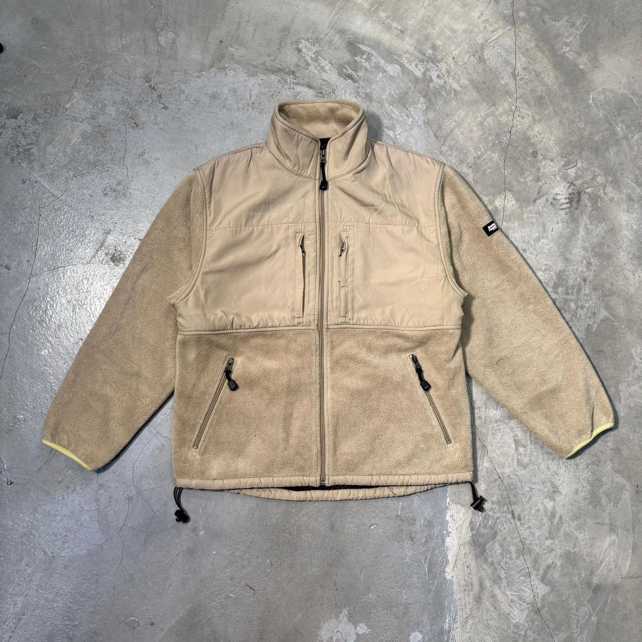 United Colors Of Benetton BENETTON Formula 1 Team Fleece Jacket Beige 2000s Motorsport Size US M / EU 48-50 / 2 - 1 Thumbnail