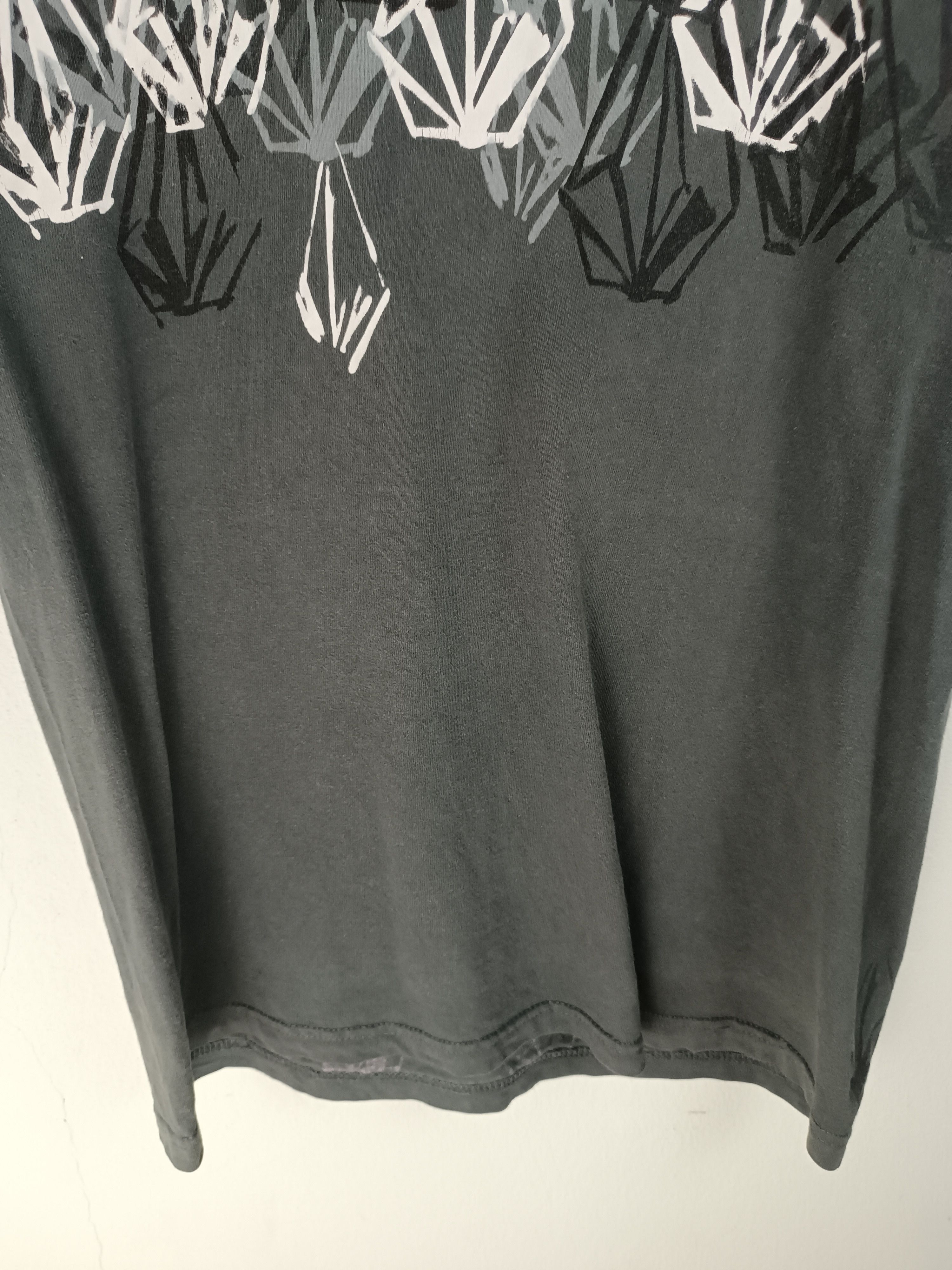 Vintage VINTAGE 2000s VOLCOM CLASSIC AOP SKATEBOARDING GRUNGE Y2K Ts Size US M / EU 48-50 / 2 - 6 Thumbnail