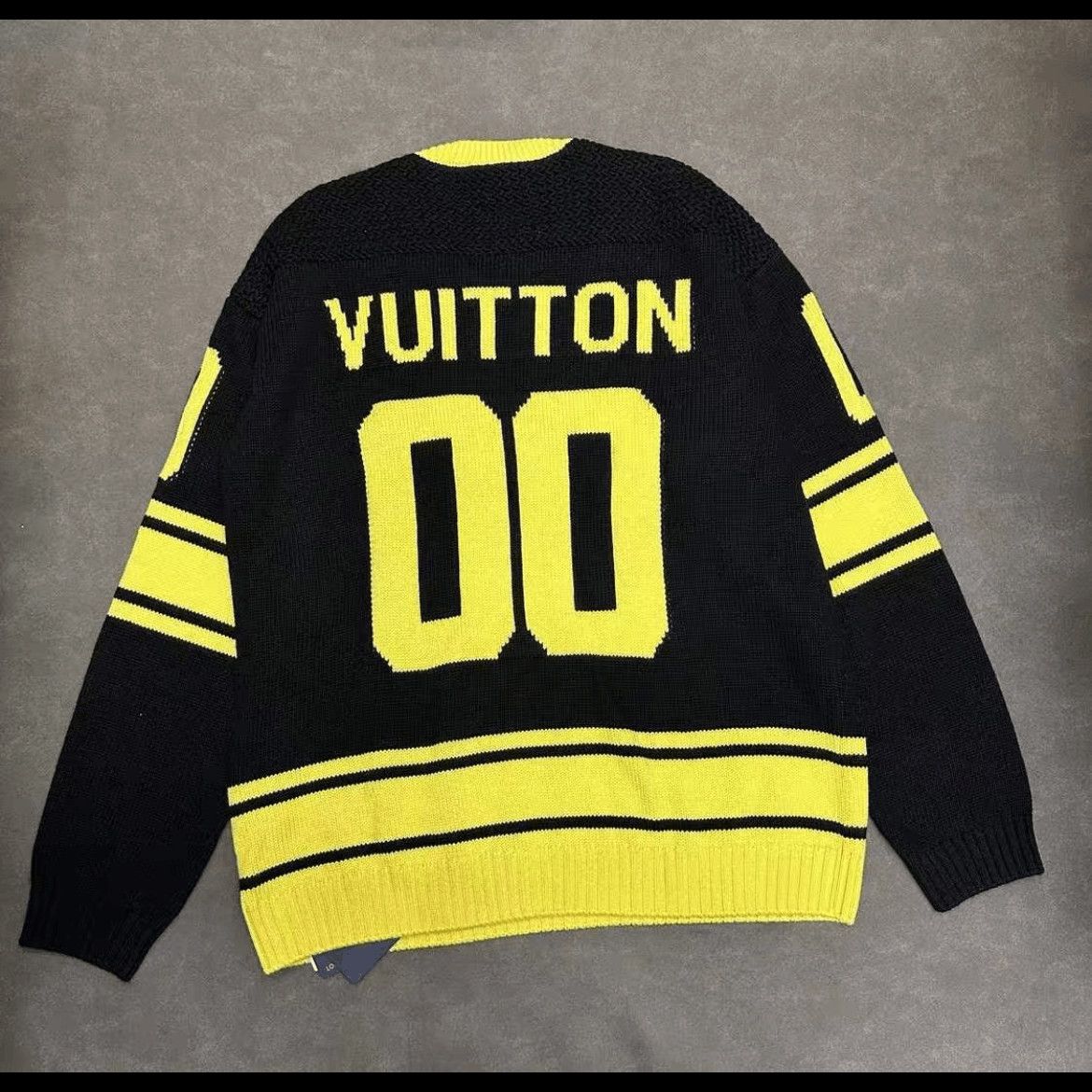 Louis Vuitton Louis Vuitton Runway Logo Knitwear Sweater Size US XL / EU 56 / 4 - 2 Thumbnail