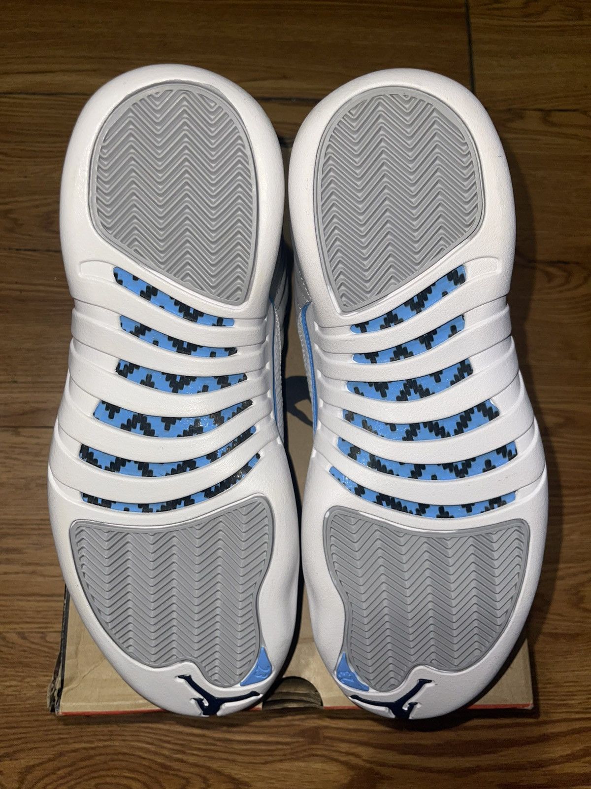 Jordan Brand × Nike Nike Air Jordan Retro 12 “Grey University Blue” size 9 Men’s Size US 9 / EU 42 - 4 Thumbnail