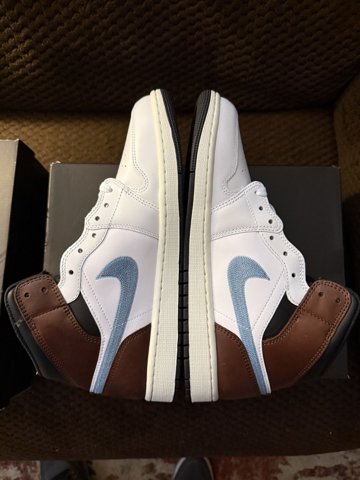 Jordan Brand Nike Jordan 1 retro SE Mid “UNC Mocha” New w/ OG Box! size 8 Size US 8 / EU 41 - 2 Thumbnail