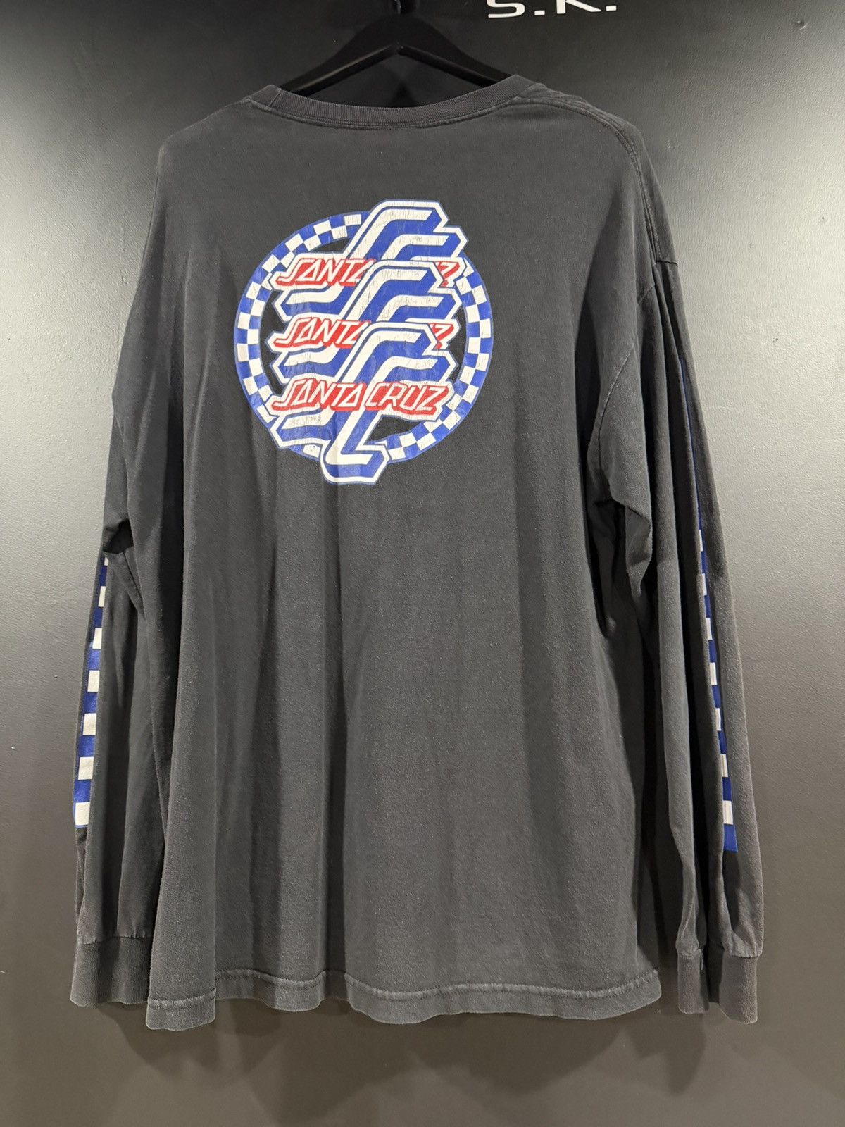 Santa Cruz Skateboards 2010s Vintage Santa Cruz Faded Skateboarding Long Sleeve XL Size US XL / EU 56 / 4 - 7 Thumbnail