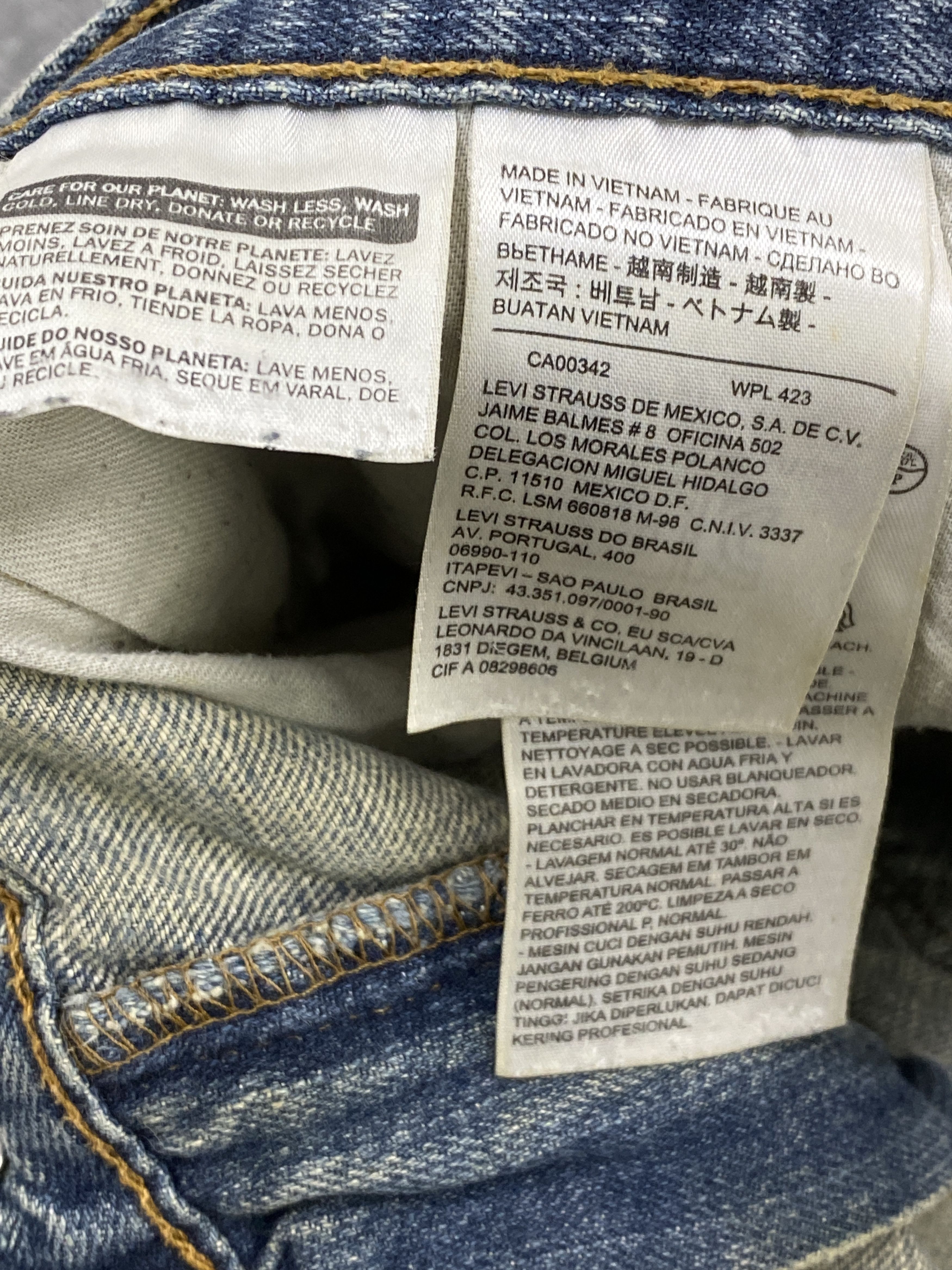 Levi's Faded Blue Vintage Levi's 559 Jeans DP2644 Size US 35 - 13 Thumbnail