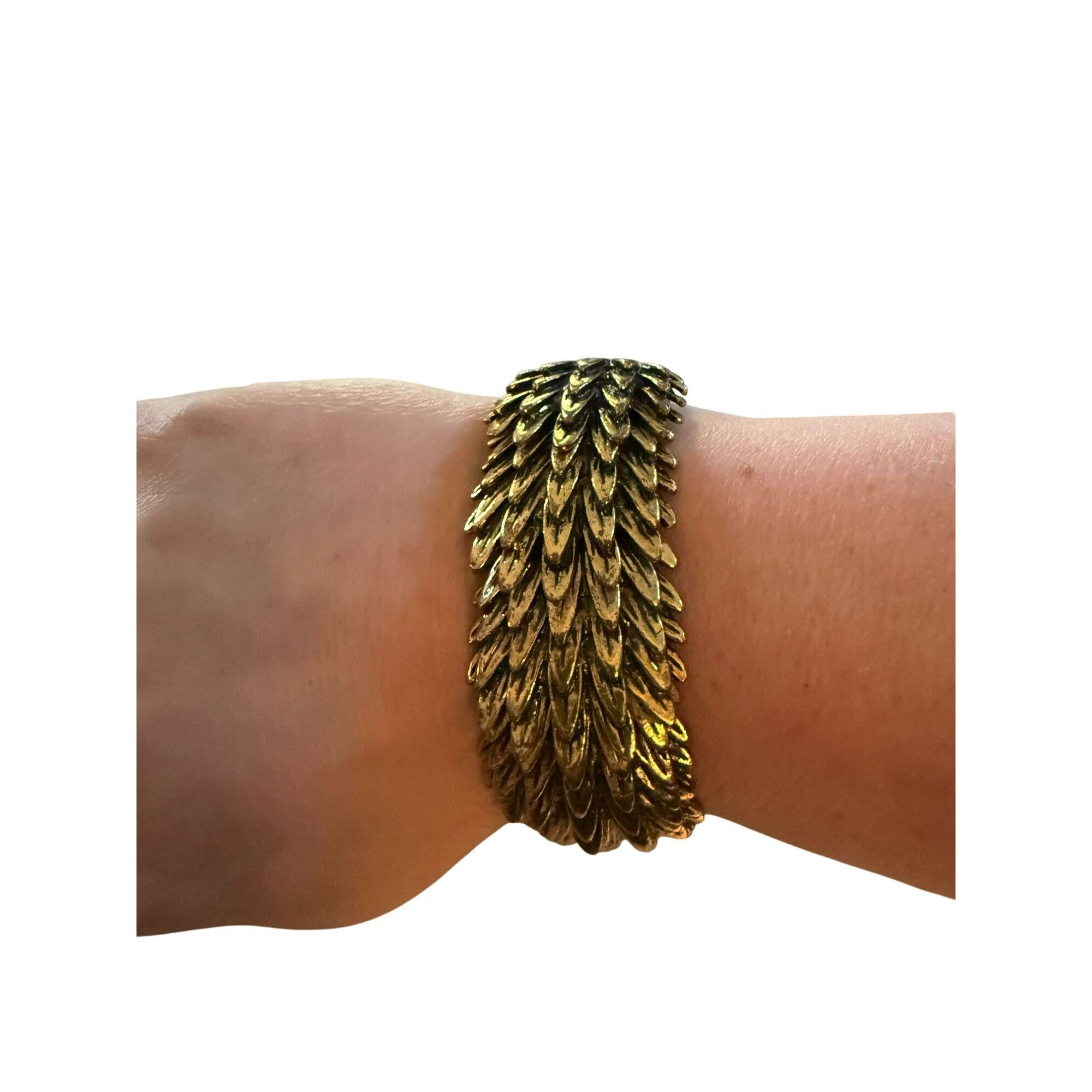 Other Vintage Gold-Tone Pegasus Feather Textured Stretch Bracelet Size ONE SIZE - 1 Thumbnail