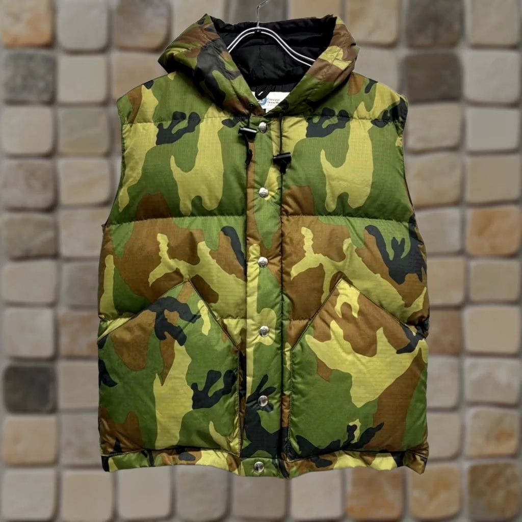 Vintage Crescent Down Works Puffer Vest Sz S CAMO Nylon Goose Down with a Hood Men Vest S Camouflage Down Vest Size US S / EU 44-46 / 1 - 1 Thumbnail