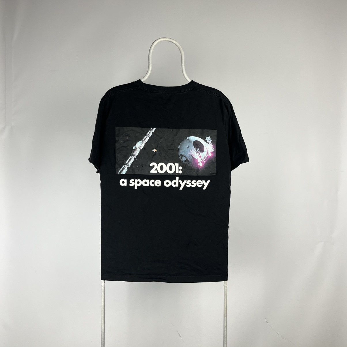 Uniqlo Uniqlo Hal 9000 a space odyssey 2001 Tshirt Size US L / EU 52-54 / 3 - 1 Thumbnail