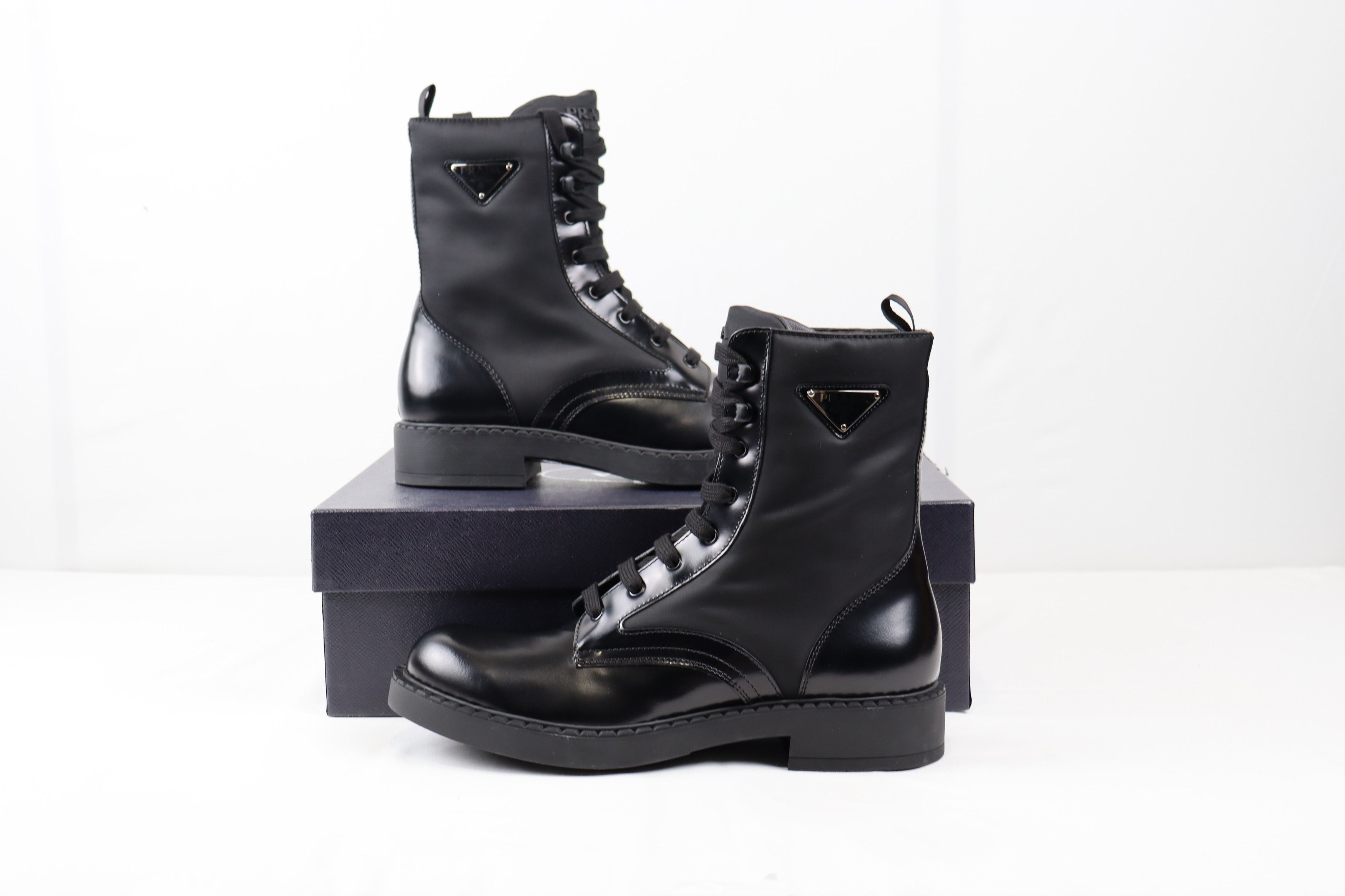 o1rshd High Top Triangle Logo Army Classic Boots in Black