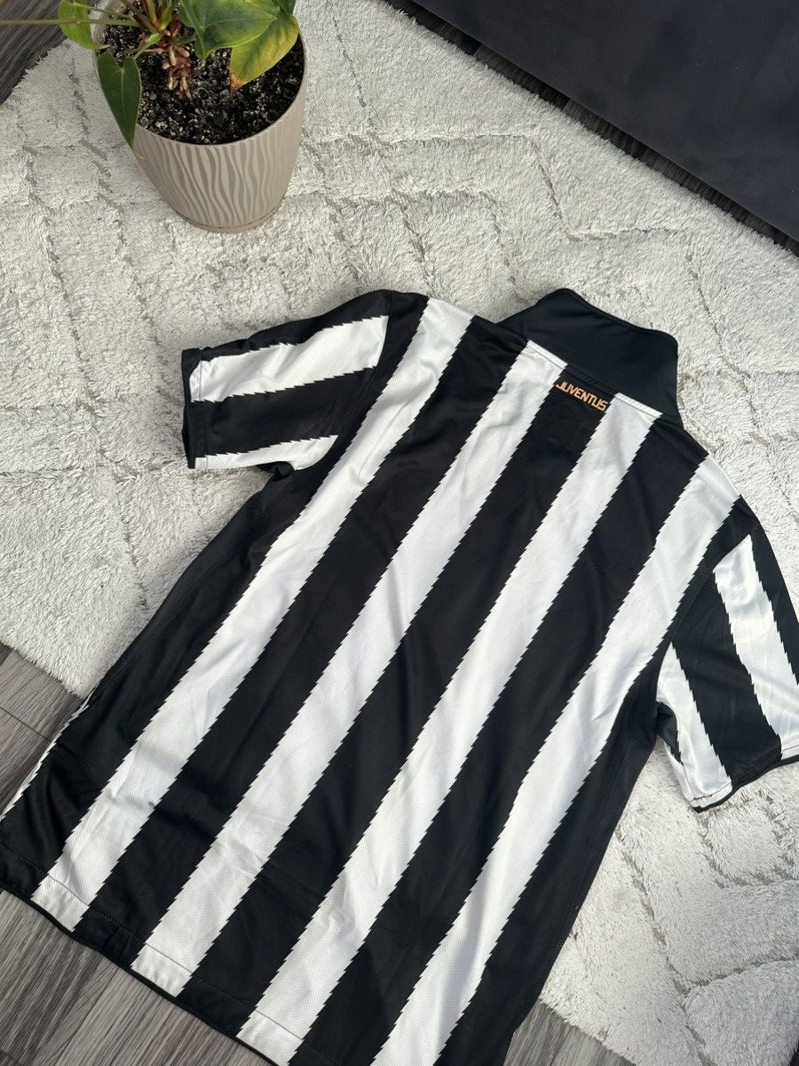 Nike Nike Juventus 2010-2011 Home Jersey Vintage Betclic Size US M / EU 48-50 / 2 - 11 Thumbnail