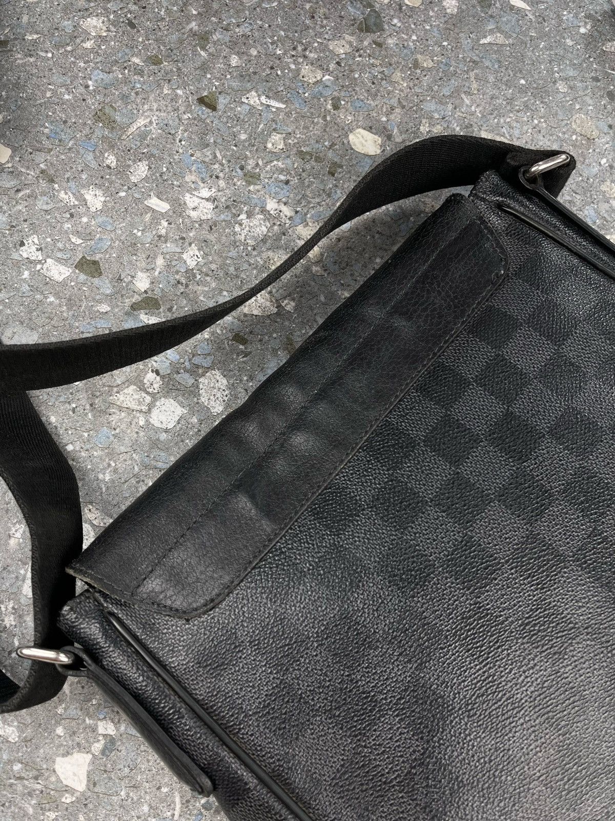 Louis Vuitton Luis Vuitton PM Graphite Messenger Bag / Black Size ONE SIZE - 12 Thumbnail