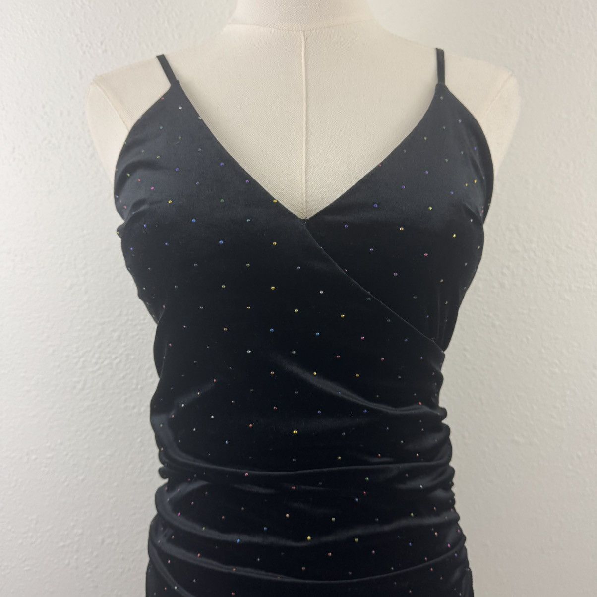 Forever 21 FOREVER 21 Black Velvet Ruched V Neck Rainbow Mini Dress Size S / US 4 / IT 40 - 4 Thumbnail