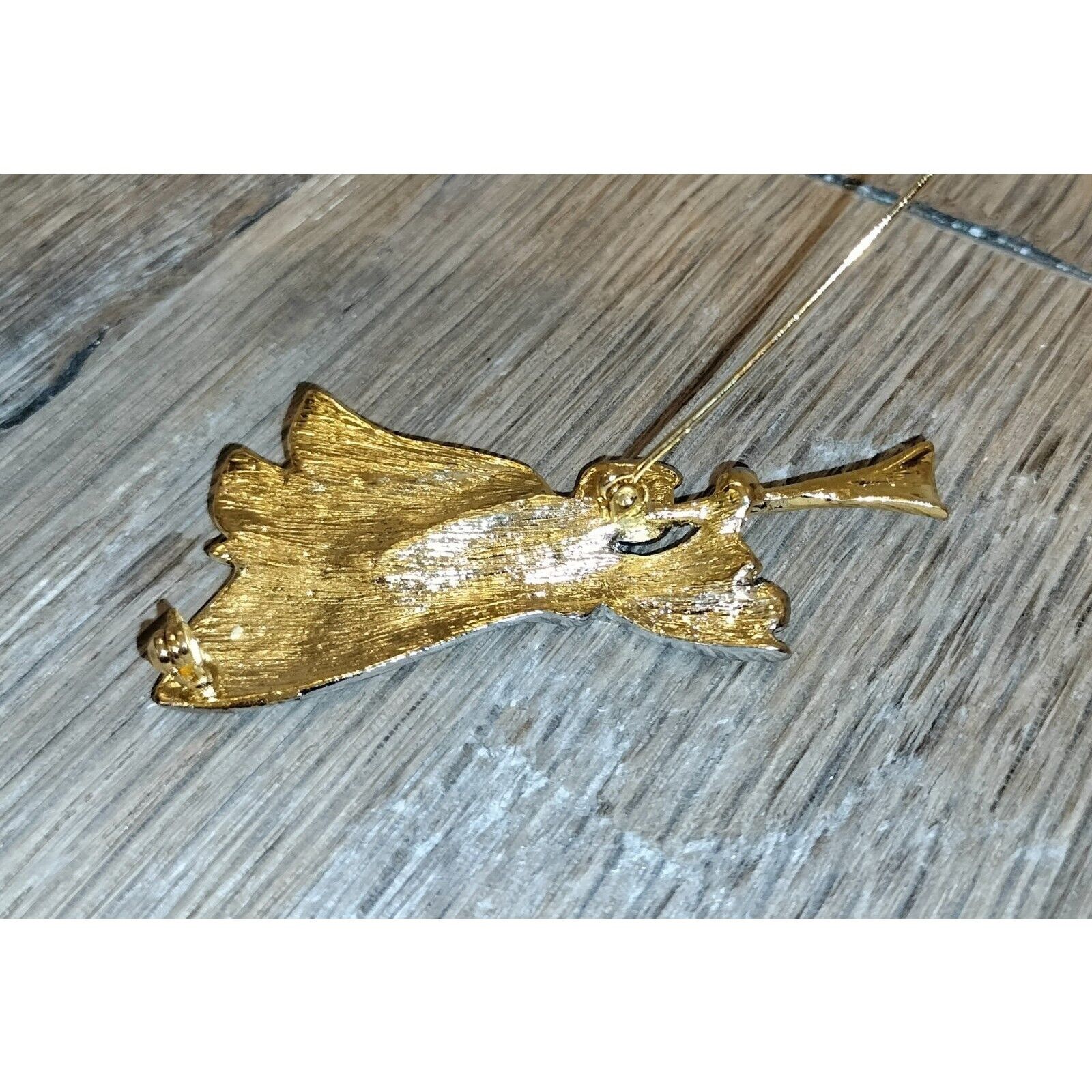 Liz Claiborne Liz Claiborne Angel Brooch Blowing Horn Silvertone Metal Pin Size ONE SIZE - 12 Thumbnail