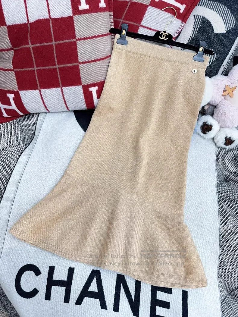 Chanel Chanel 17A light gold fishtail knitted skirt Size 42" / US 20 - 3 Thumbnail