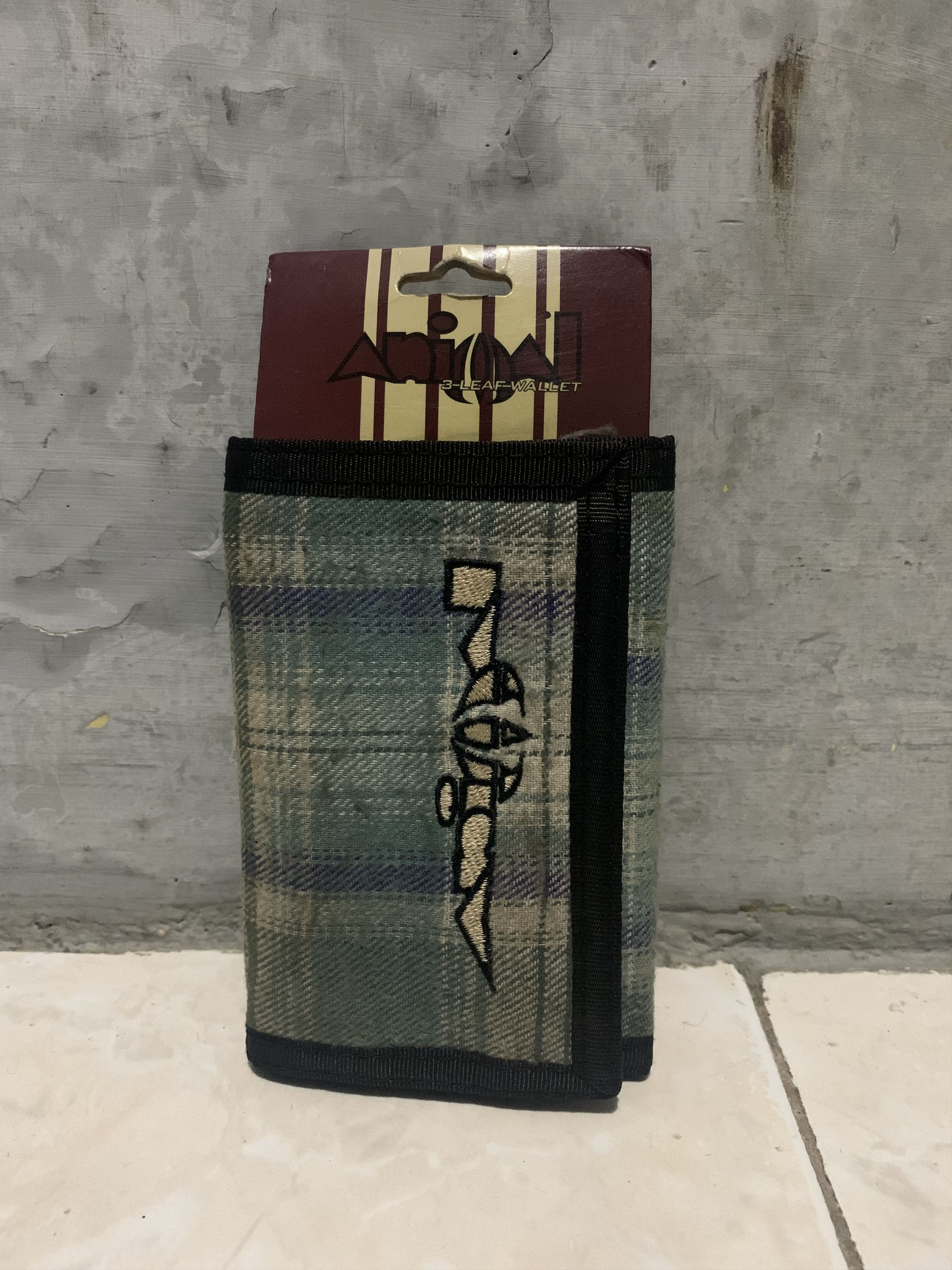 Vintage Vintage 90s Animal Skateboards Trifold Wallets Size ONE SIZE - 1 Thumbnail