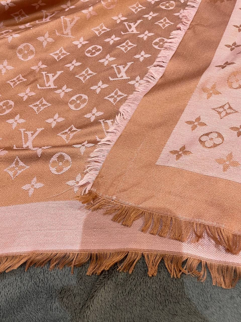 Louis Vuitton Louis Vuitton pink scarf Size ONE SIZE - 12 Thumbnail