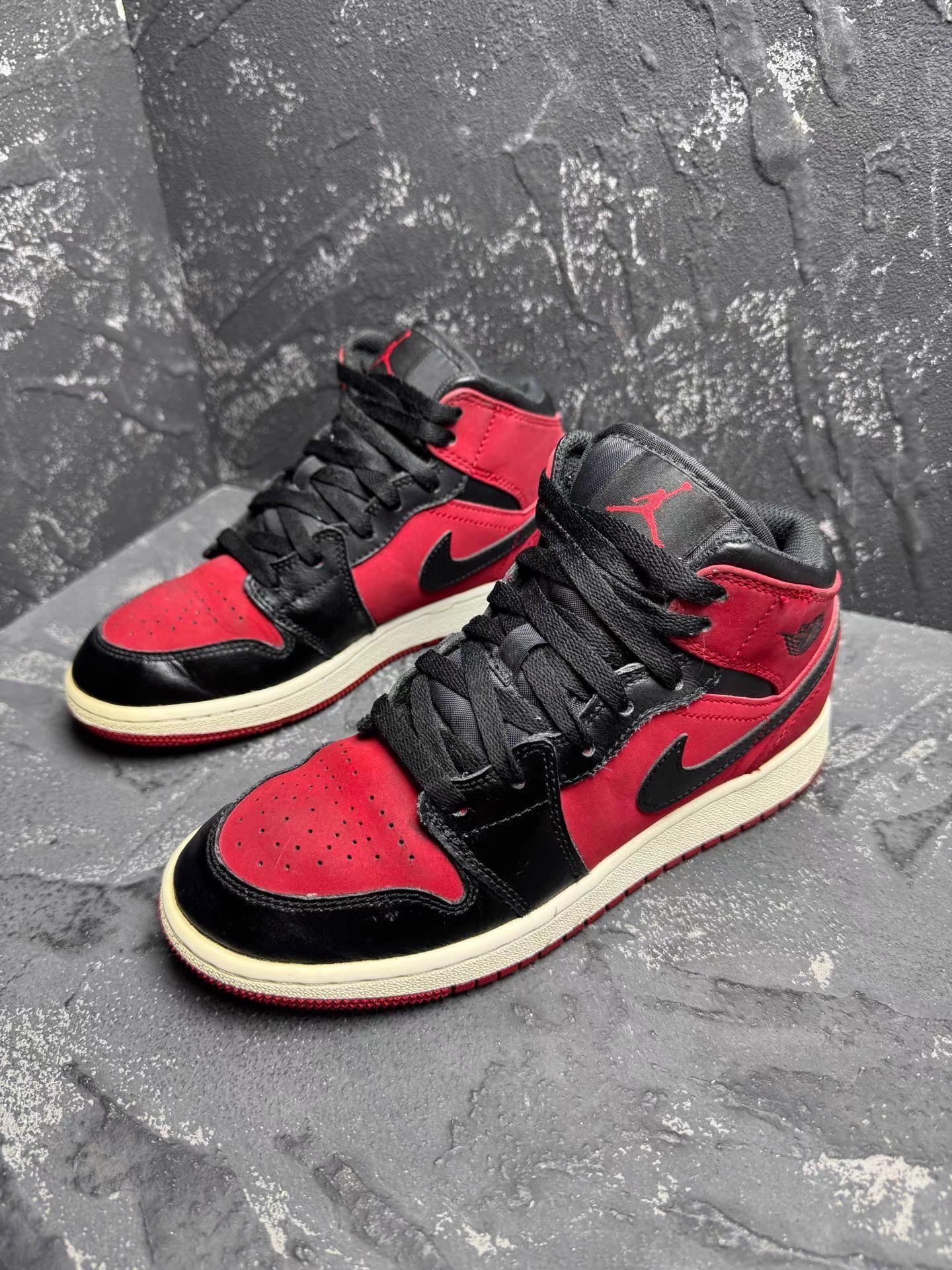 Nike Air Jordan 1 Mid Black & Red Q10 Size US 6.5 / IT 36.5 - 1 Thumbnail