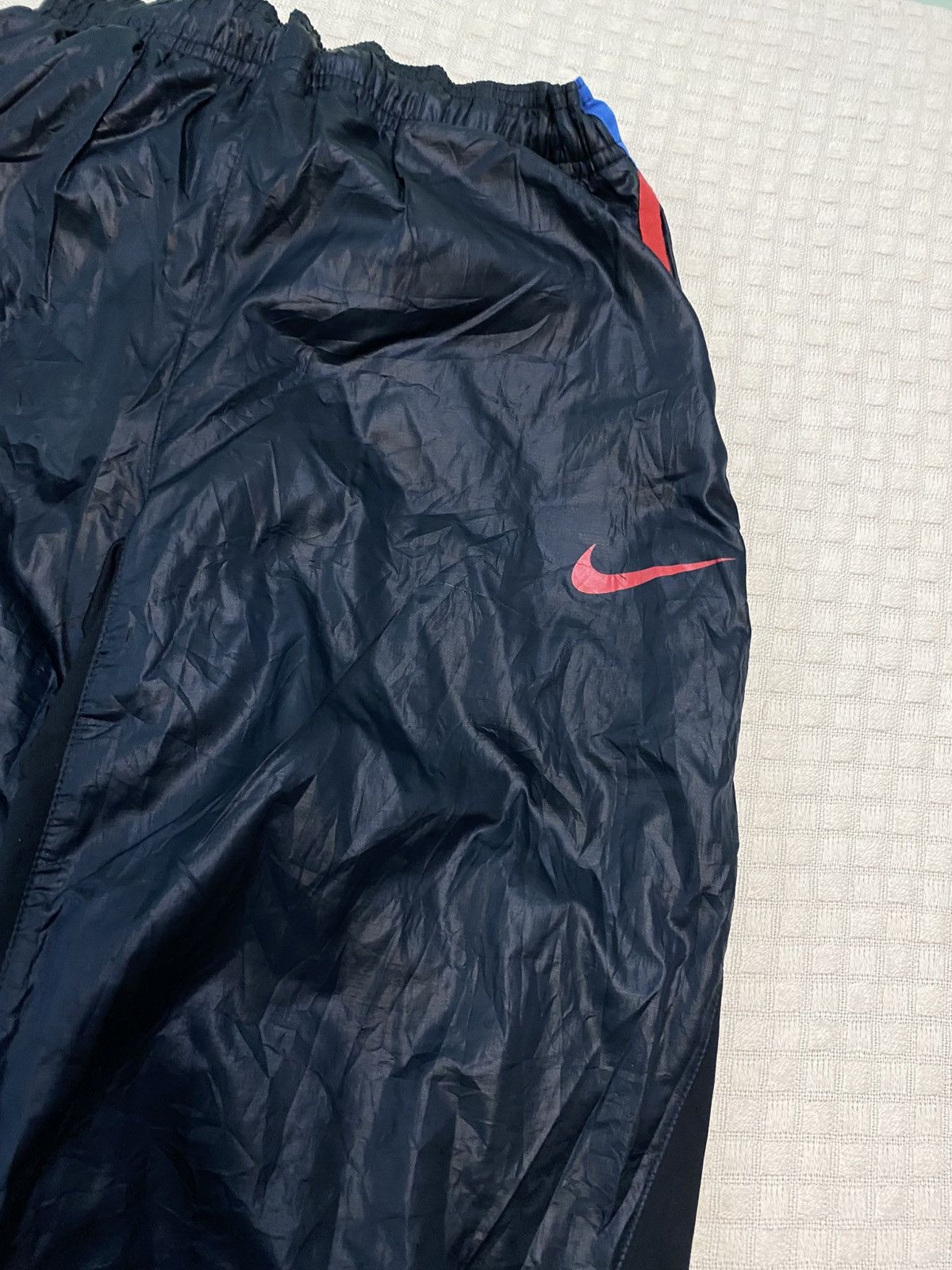 Nike VINTAGE NIKE 90S BAGGY NYLON WIDE LEG SWOOSH TRACK PANTS Y2K Size US 30 / EU 46 - 4 Thumbnail