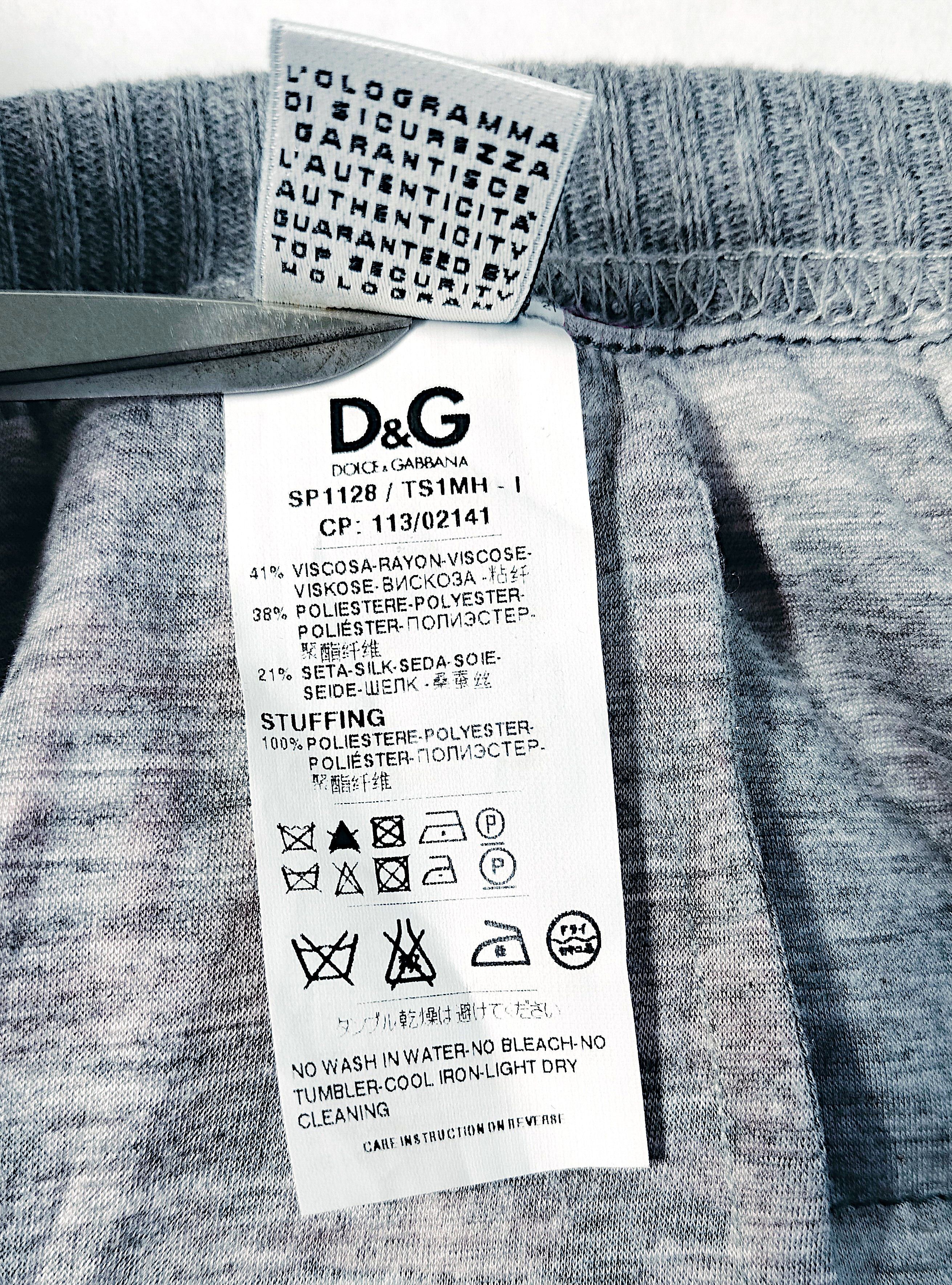 Dolce & Gabbana FW 2011 Alphabet Quilted Shorts - Runway Piece Size 28" / US 6 / IT 42 - 9 Thumbnail