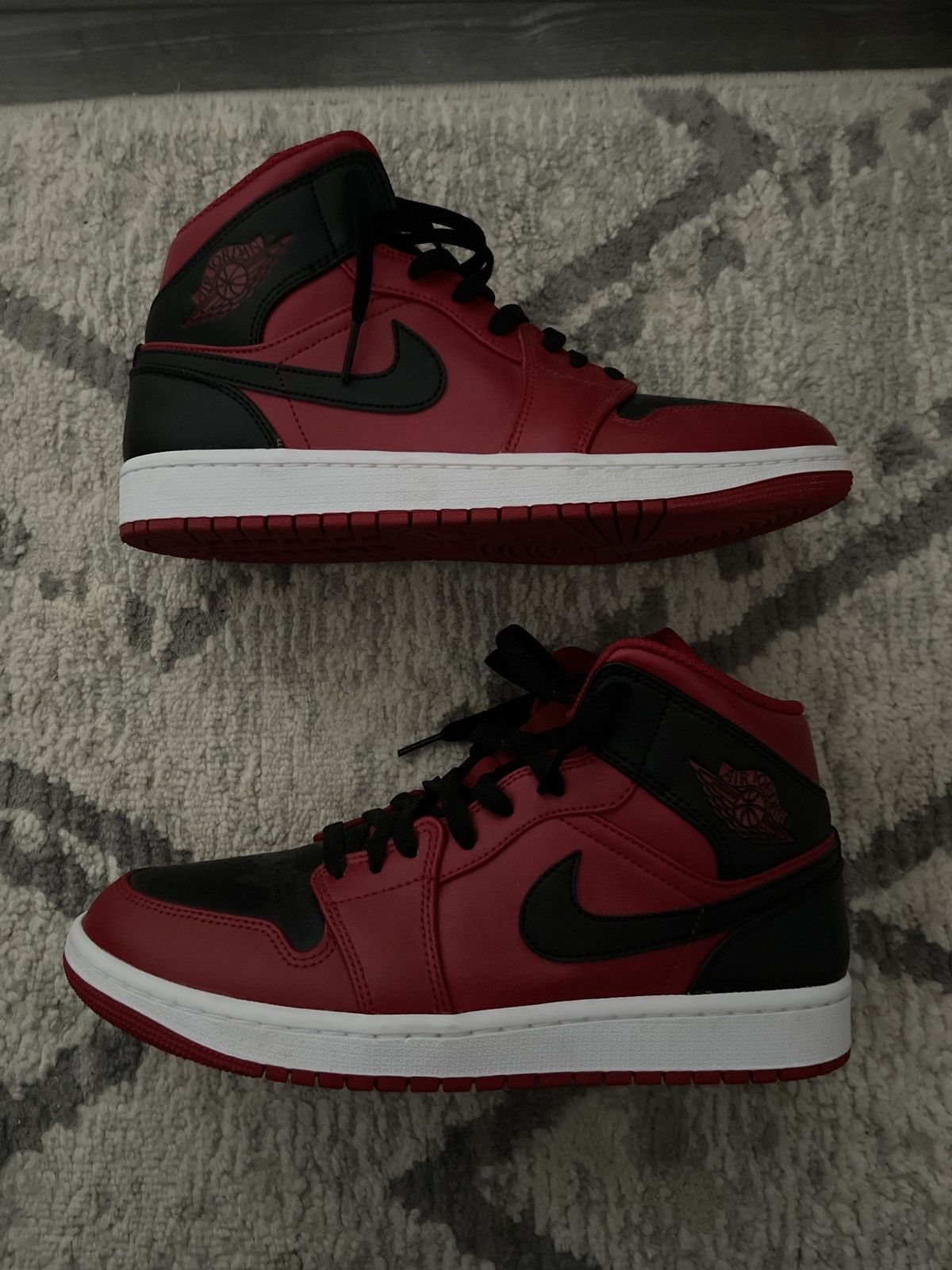 Jordan Brand × Nike Air Jordan 1 Mid Size US 9 / EU 42 - 2 Thumbnail