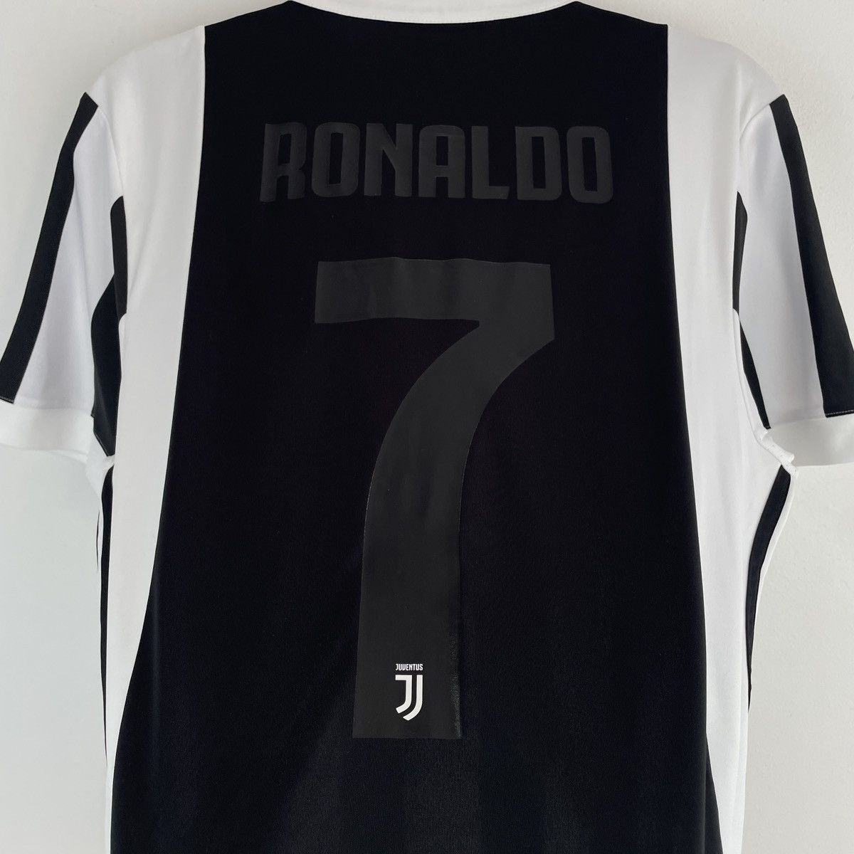 Adidas Juventus Cristiano Ronaldo Adidas Home Jersey 2017/2018 Size US M / EU 48-50 / 2 - 6 Thumbnail