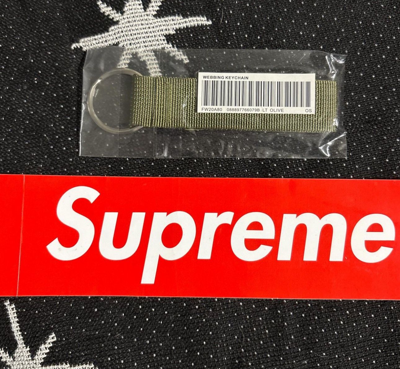 Supreme Supreme Webbing Keychain LT Olive FW20 Size ONE SIZE - 3 Thumbnail