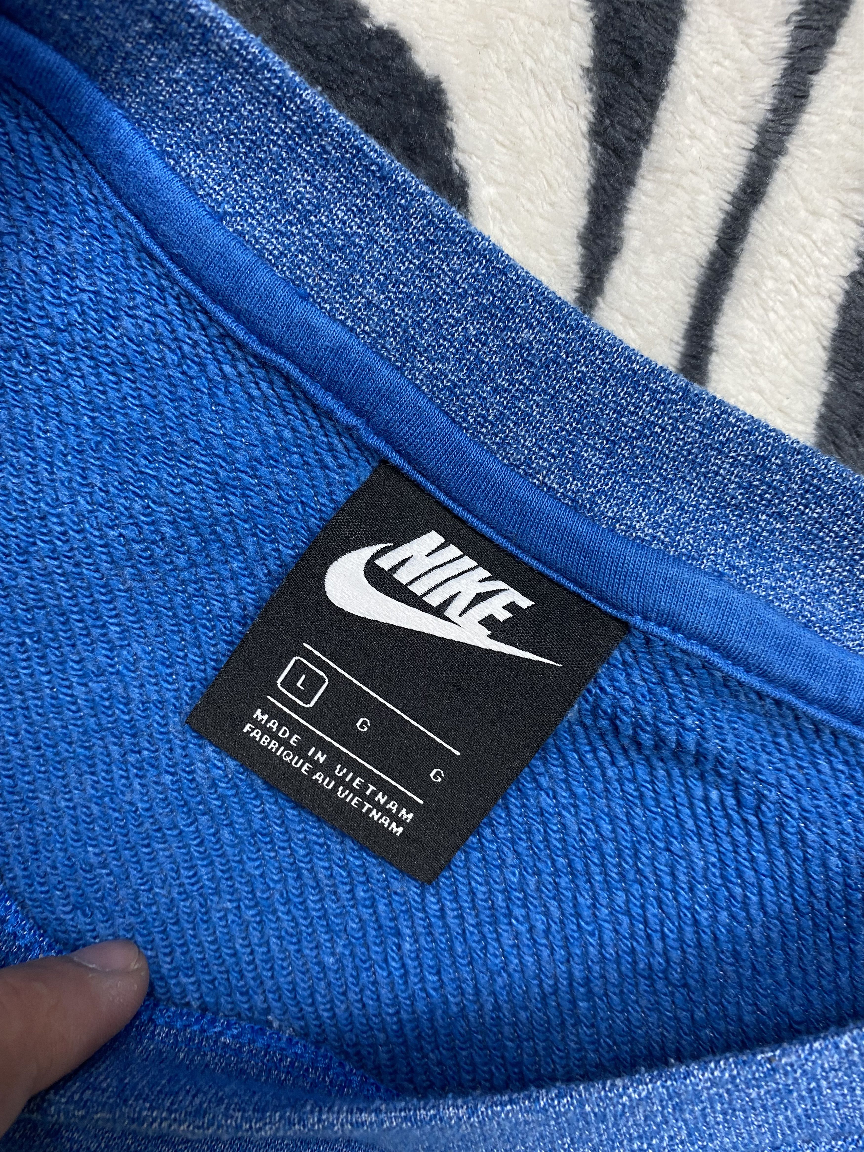 Nike × Vintage Nike Vintage Center Logo Swoosh Sweatshirt Y2K Size US L / EU 52-54 / 3 - 4 Thumbnail