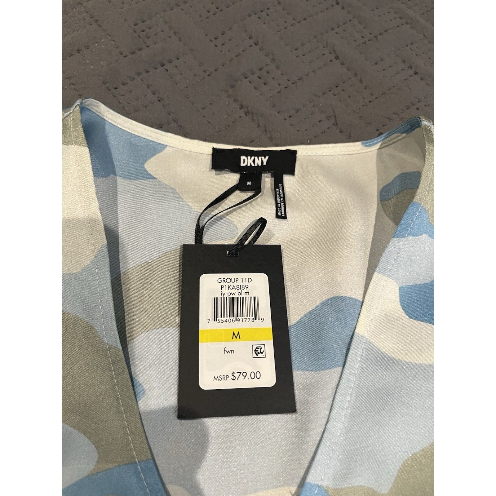 DKNY DKNY Women's M balloon sleeve blue camo blouse NWT Size M / US 6-8 / IT 42-44 - 6 Thumbnail