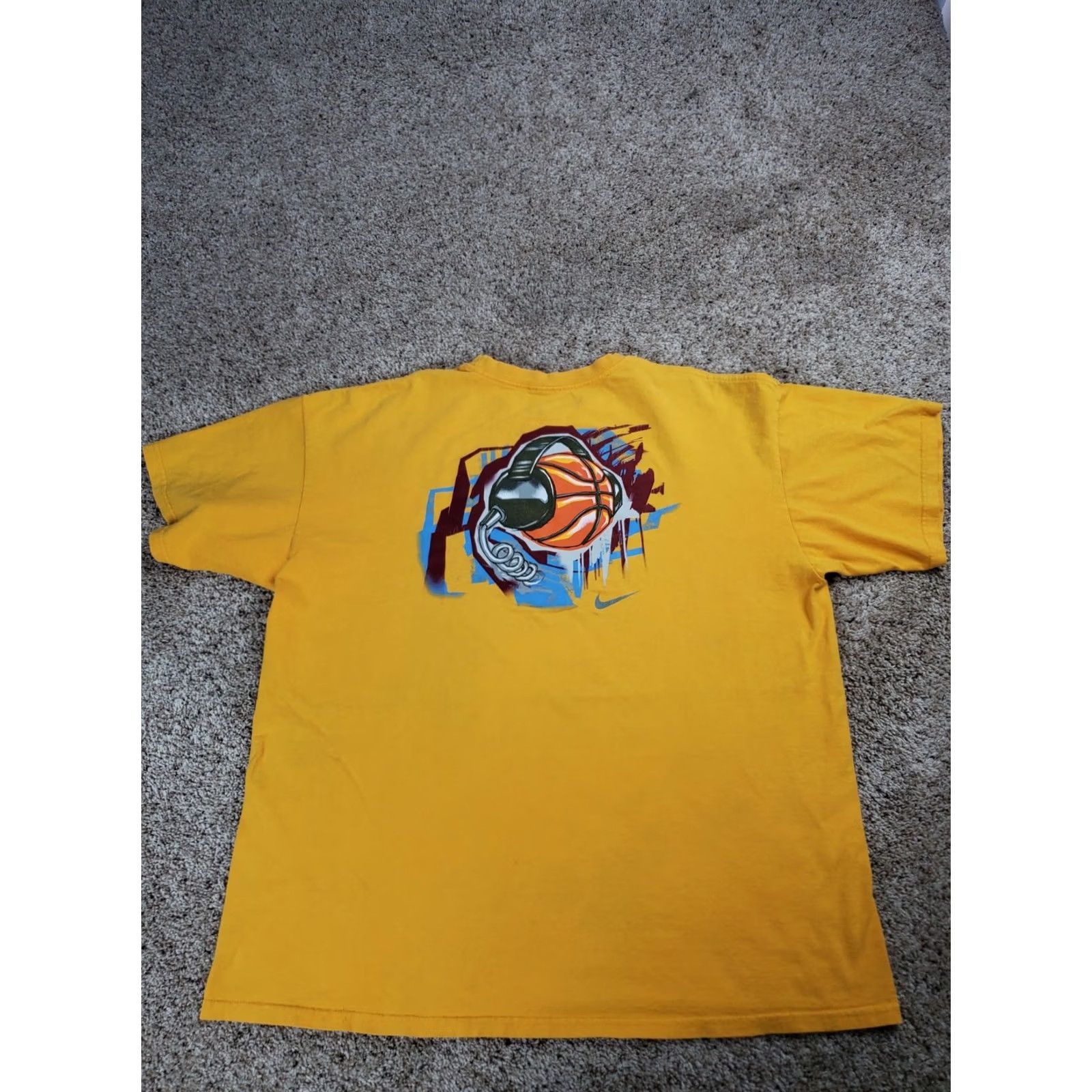 Nike VINTAGE Nike Basketball T Shirt XL Mens Yellow Short Sleeve Graphic Y2K Size US XL / EU 56 / 4 - 7 Thumbnail