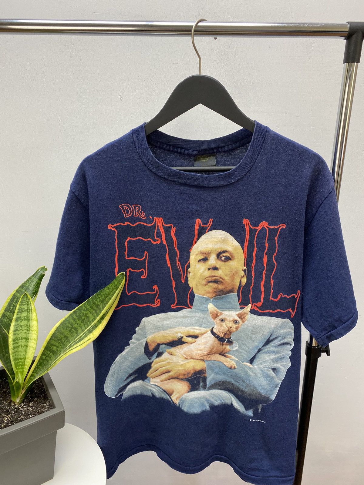 Changes × Vintage Vintage Changes 1999 Dr Evil Austin Powers movie promo tee Size US L / EU 52-54 / 3 - 4 Thumbnail