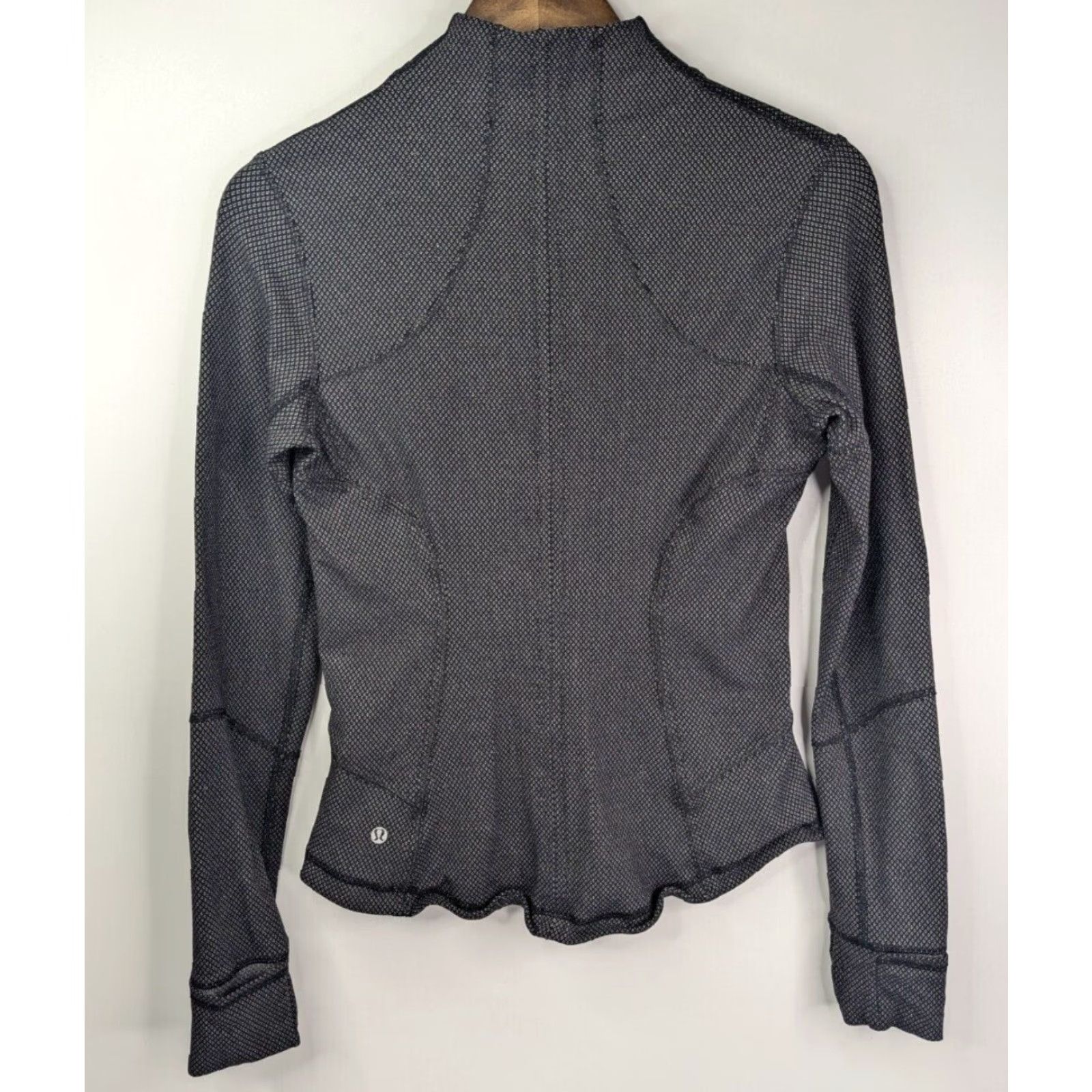 Lululemon Lululemon Define Jacket Zip Up Grey Size 6 Activewear Gym Running Athletic Women Jacket Regular Size Gray Roses Basic Jacket Nike Size M / US 6-8 / IT 42-44 - 4 Thumbnail