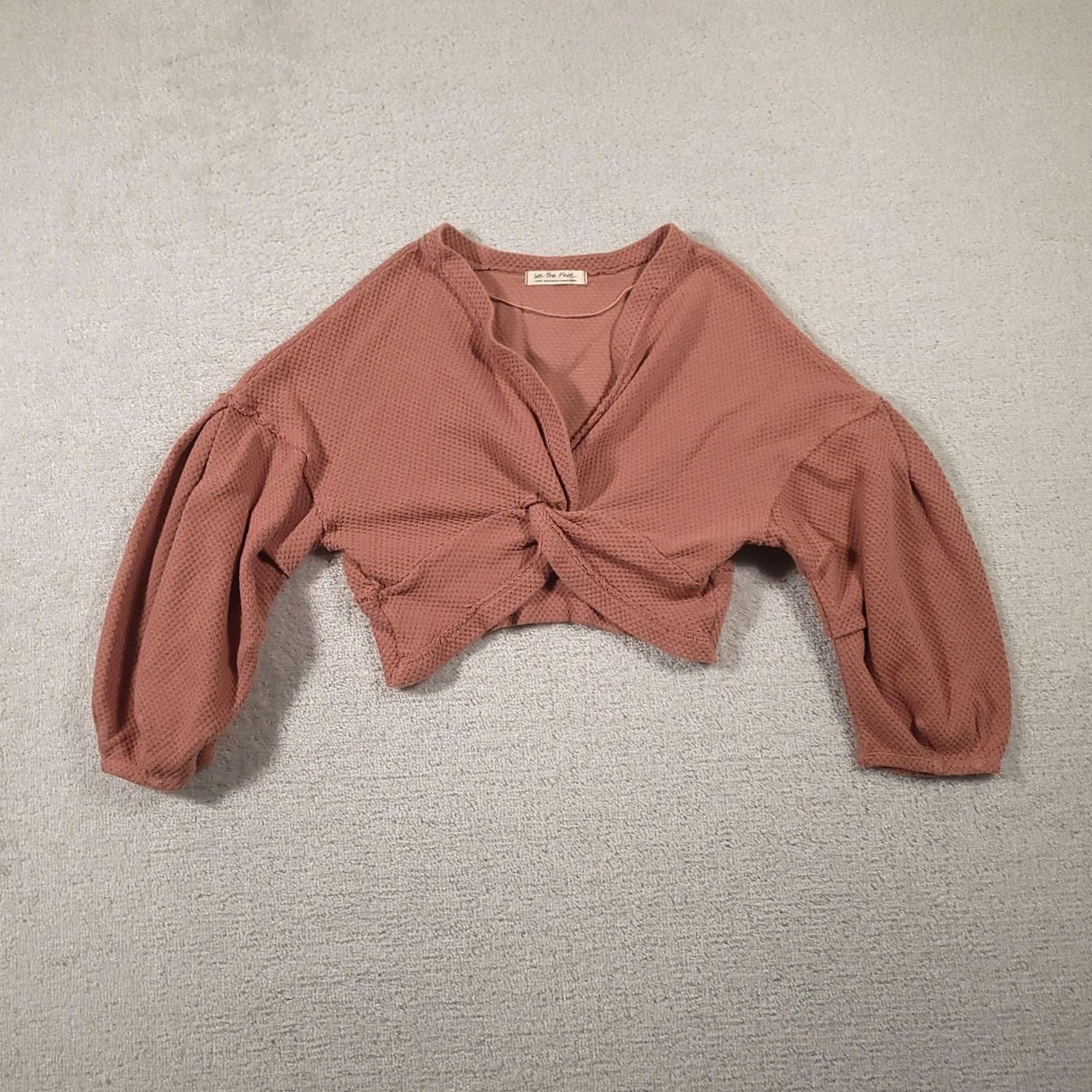 Vintage VINTAGE We The Free Sweater Womens Large Pink Waffle Knit Twist Front Cropped Top Size L / US 10 / IT 46 - 2 Thumbnail