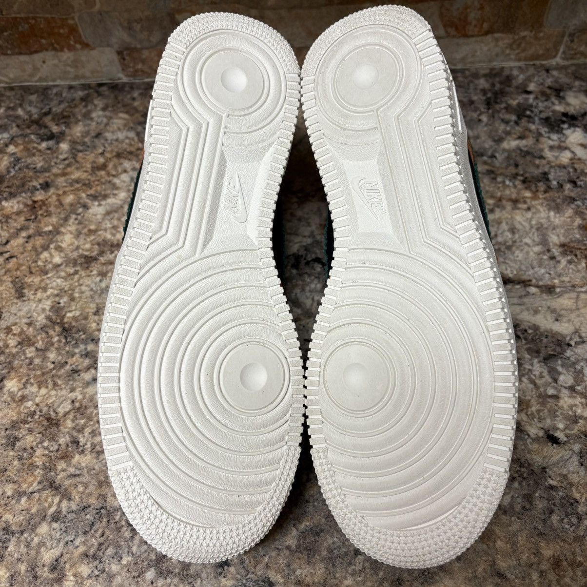 Nike Nike Air Force 1 '07 LX Siempre Familia Size 8 Size US 8 / EU 41 - 8 Thumbnail