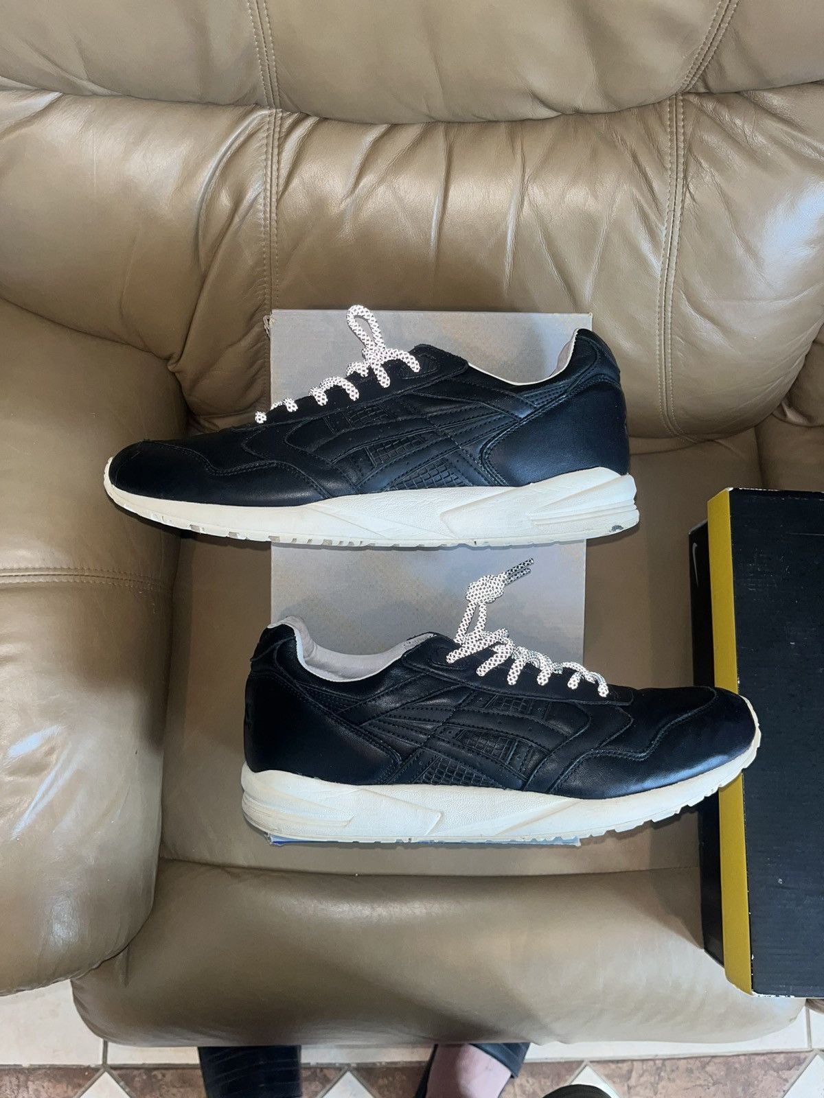 Asics × Kith Kith Asics Gel Saga Size 13 Mens Ronnie Fieg Runners Sneaker Size US 13 / EU 46 - 1 Thumbnail