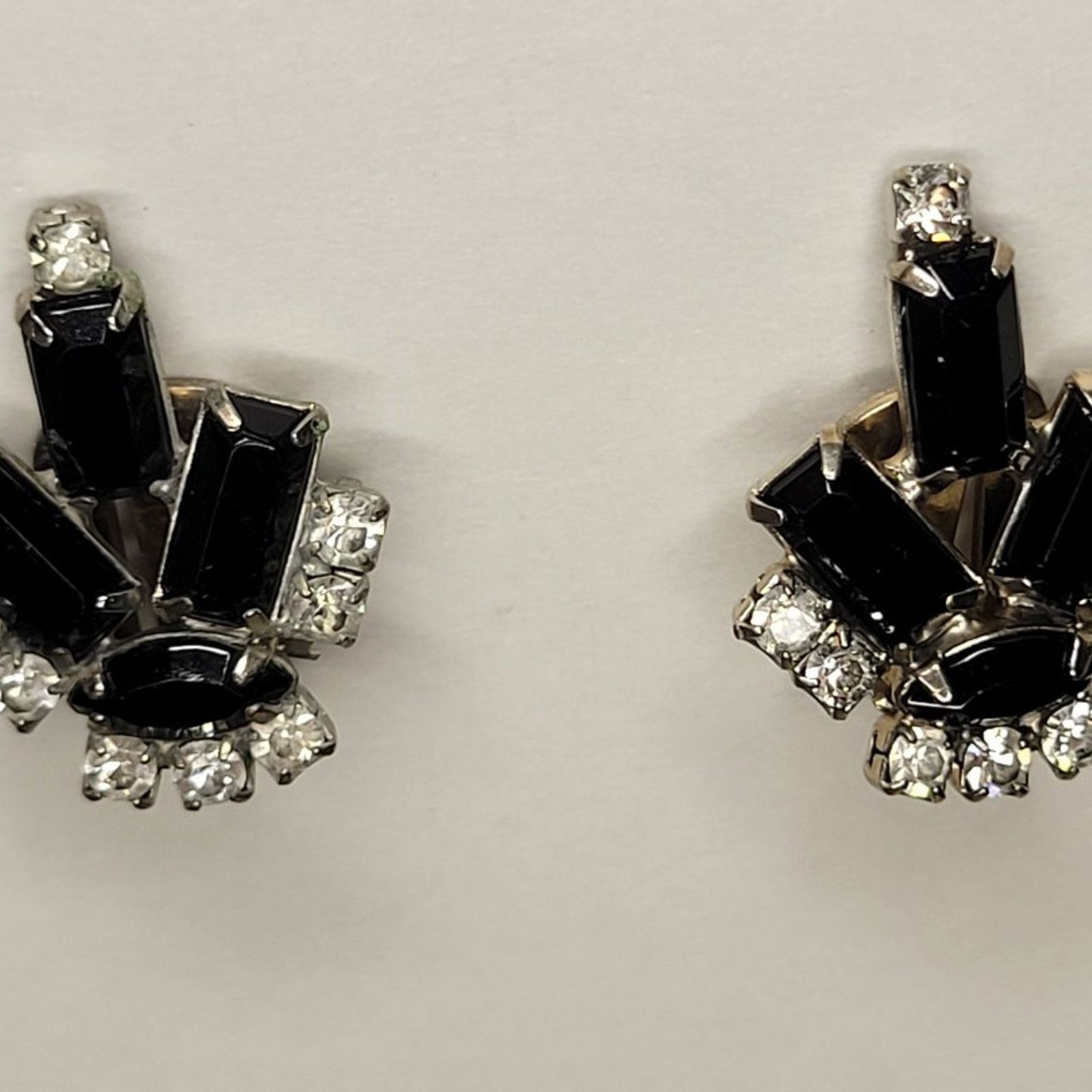 Vintage Vintage Black Glass Rhinestone Earrings Size ONE SIZE - 1 Thumbnail
