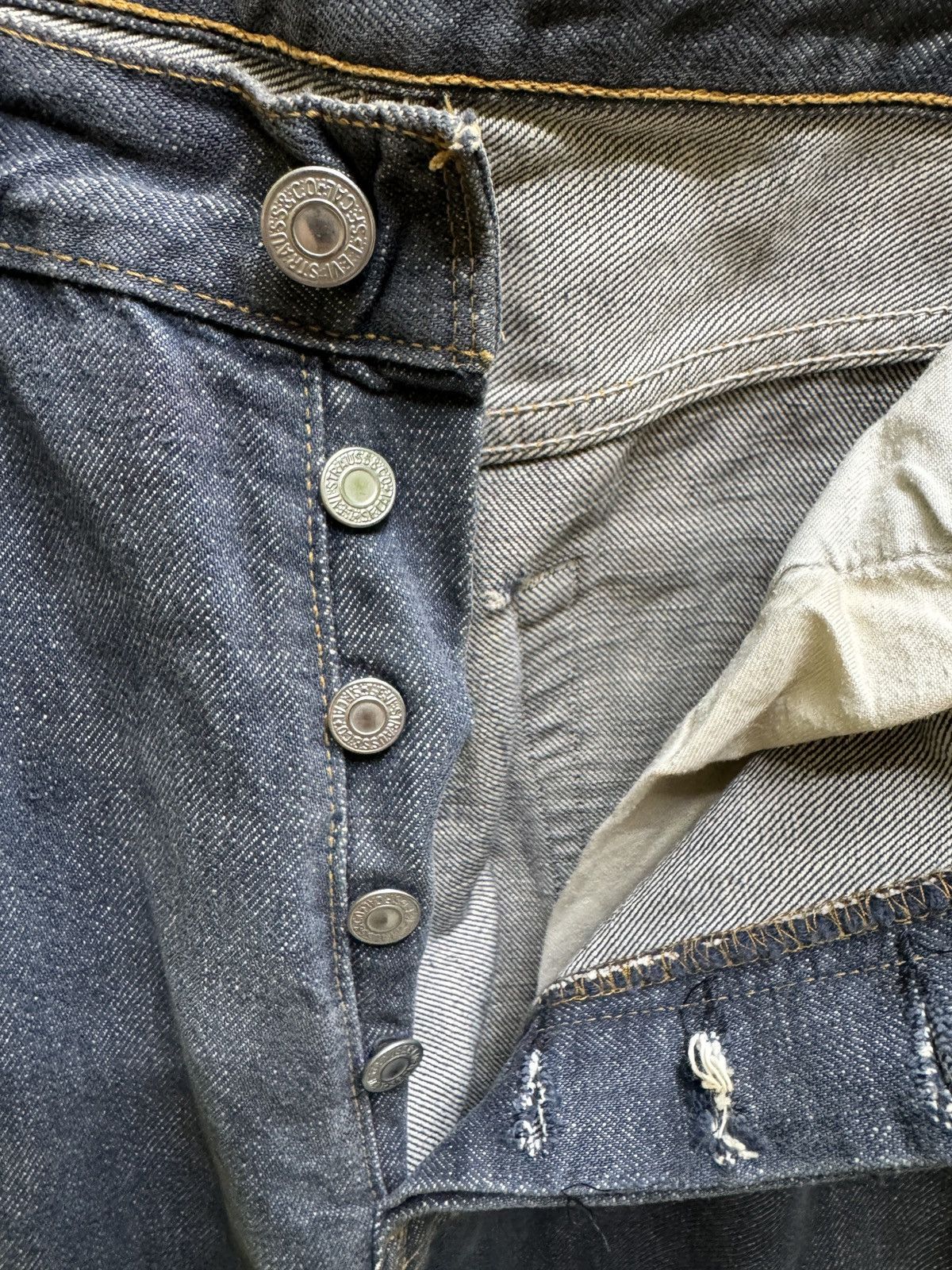 Levi's Vintage Levi's 501 Distressed classic straight-leg cut Size US 31 - 9 Thumbnail