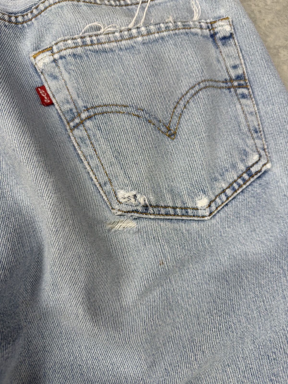 Levi's Vintage Clothing Levi’s 501 Vintage Distressed Jeans Made in France 33x32 Size US 33 - 15 Thumbnail