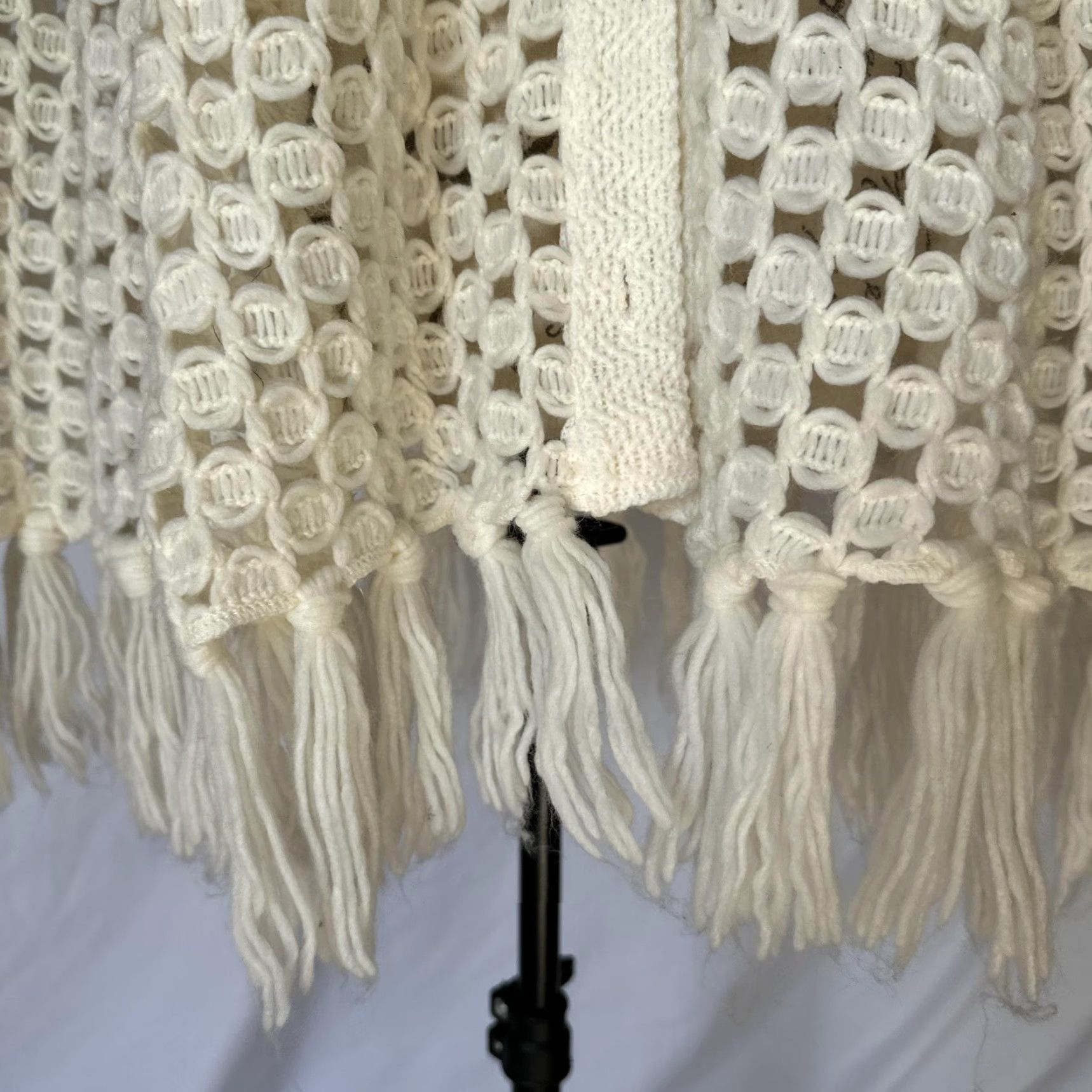 Vintage Vintage Ivory Fringe Open Knit 70s Womens One Size Crochet Cape Poncho Size ONE SIZE - 4 Thumbnail