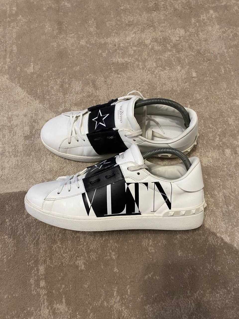 Gianni Valentino Valentino Garavani VLTN Star Open low Top Trainers Size US 11 / EU 44 - 1 Thumbnail
