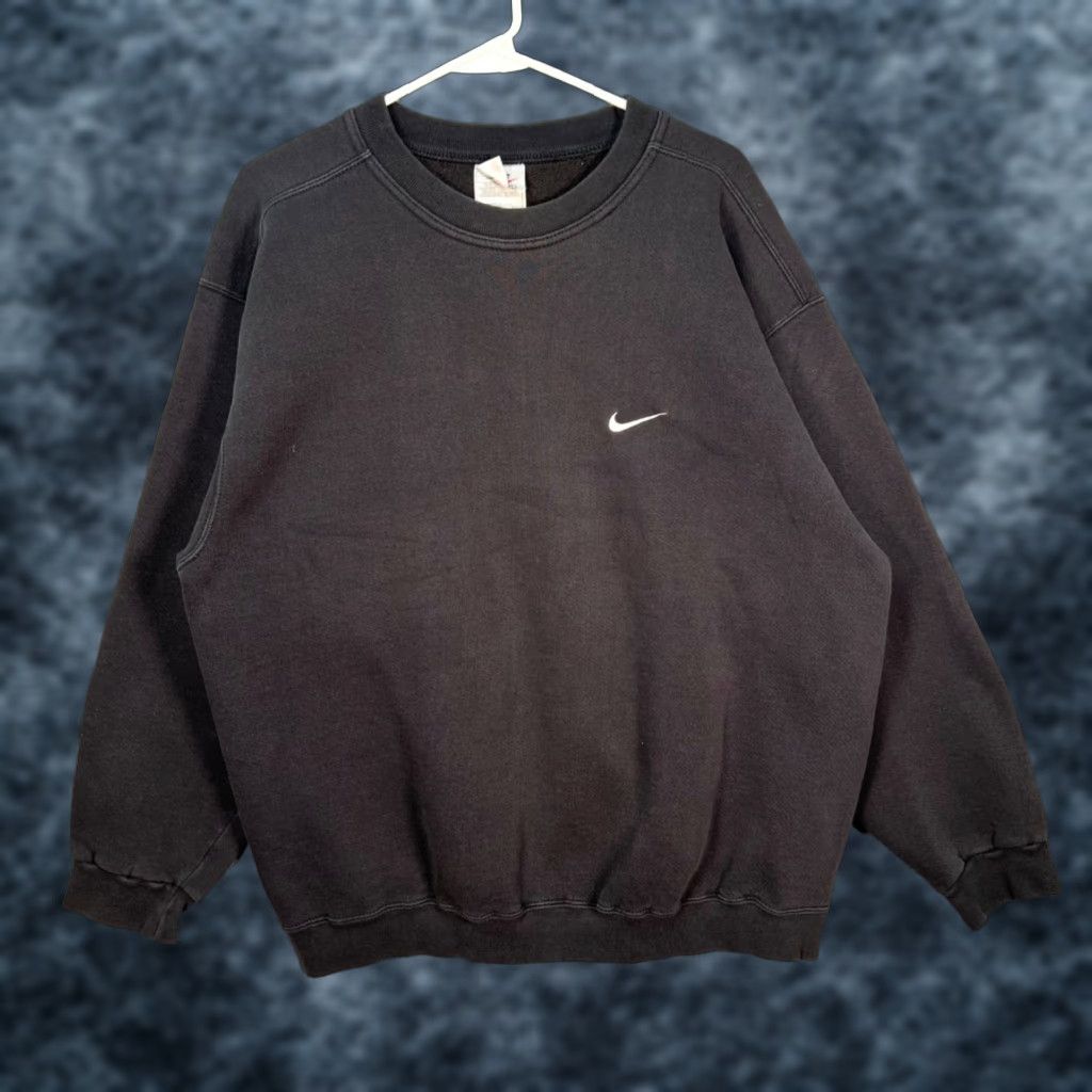 Nike VINTAGE Nike Mens Size Large Black Crewneck Sweatshirt Pullover Swoosh USA Made Size US L / EU 52-54 / 3 - 1 Thumbnail