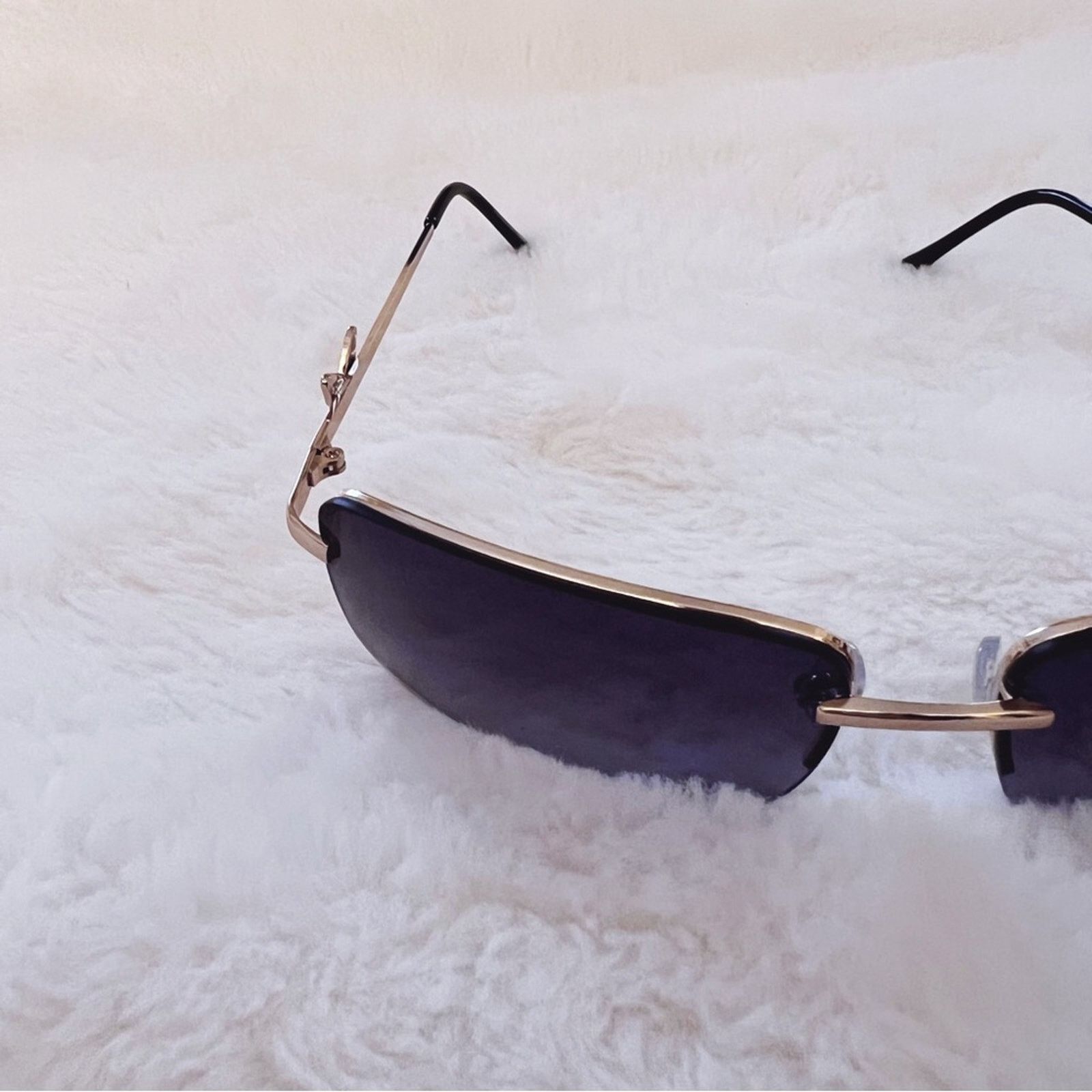 Other Delia Black Rimless Butterfly Accent Sunglasses Size ONE SIZE - 4 Thumbnail