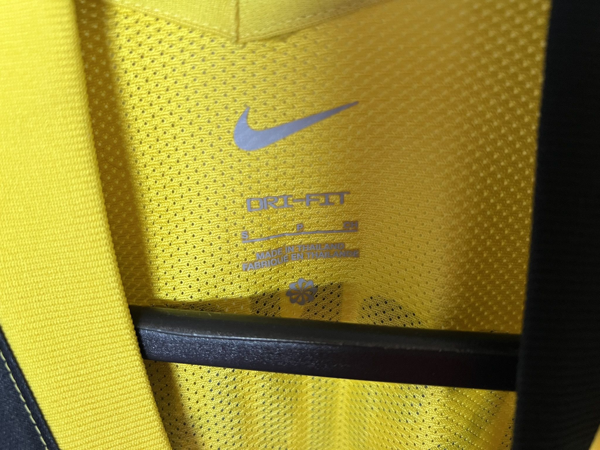 Nike FASSNACHT #16 YOUNG BOYS 2021 2022 HOME FOOTBAL SHIRT SOCCER Size US S / EU 44-46 / 1 - 9 Thumbnail