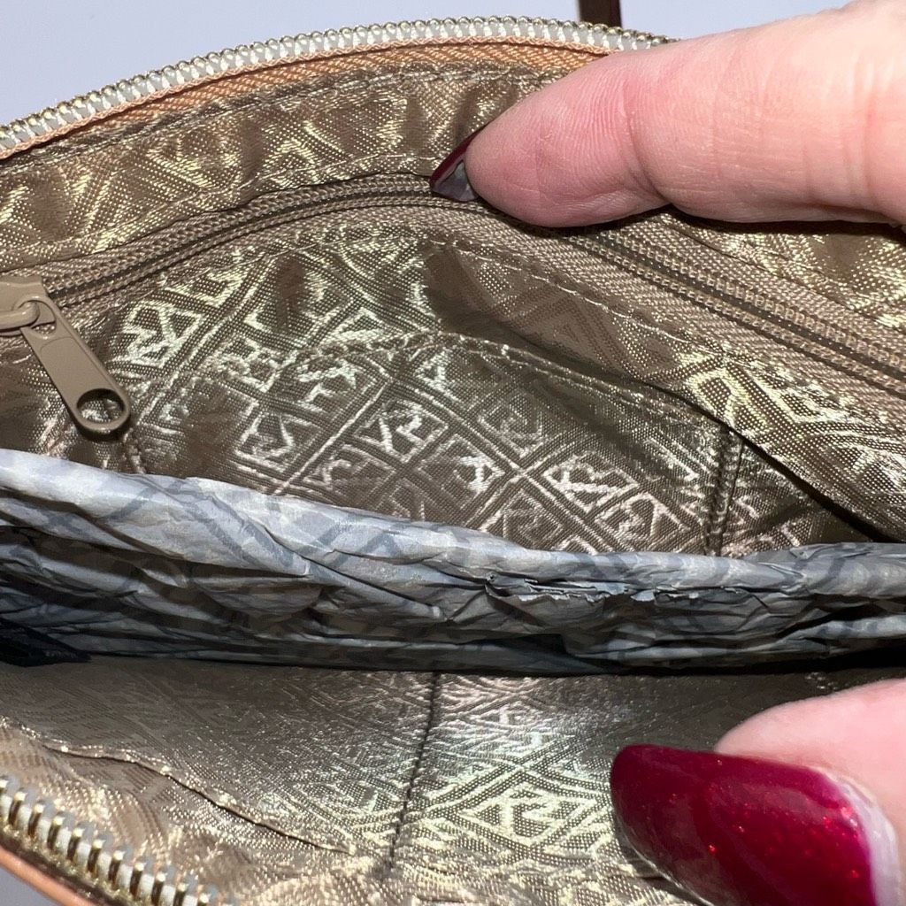 Relic Relic Takeaway Scalloped Wristlet Size ONE SIZE - 7 Thumbnail